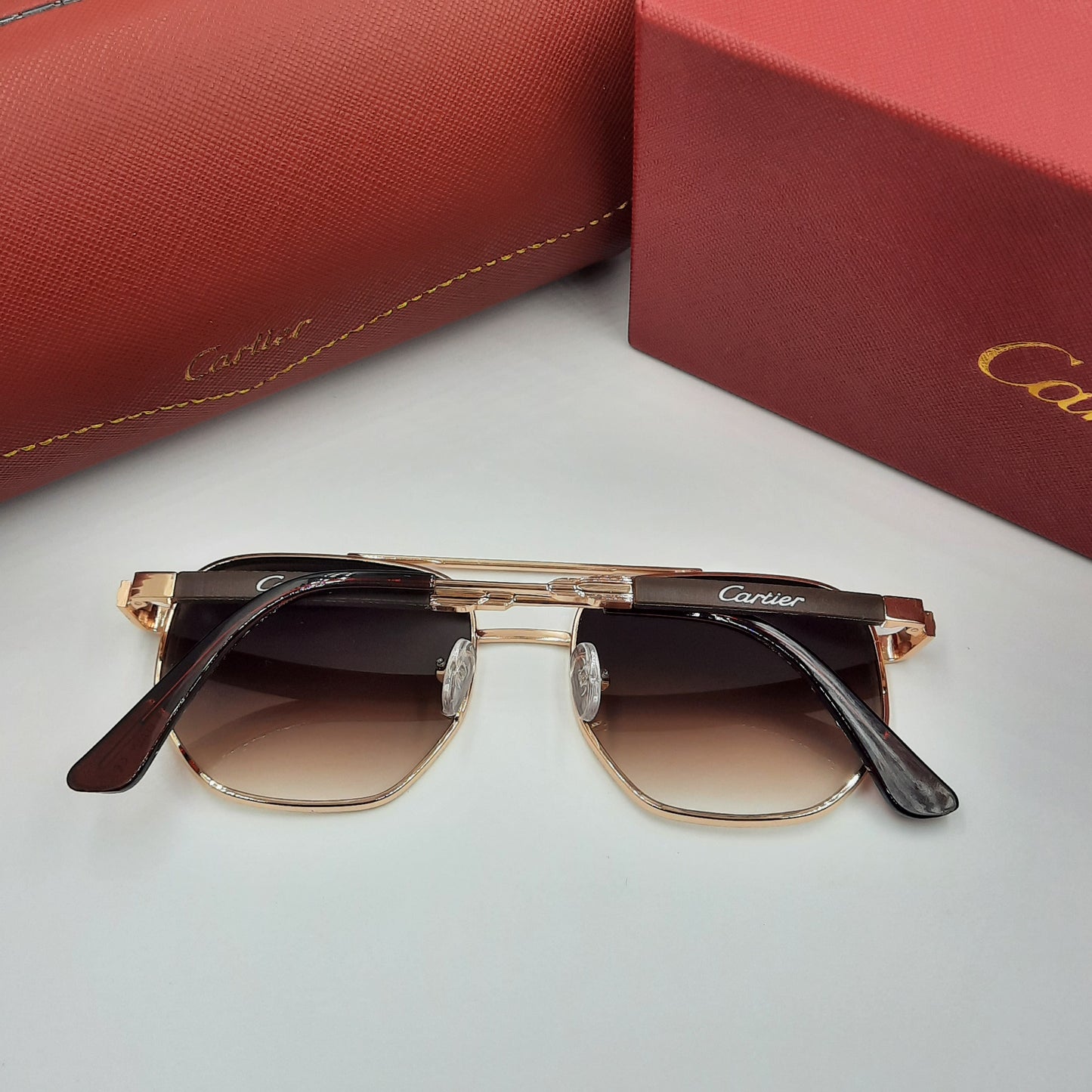 CARTIER doré marron