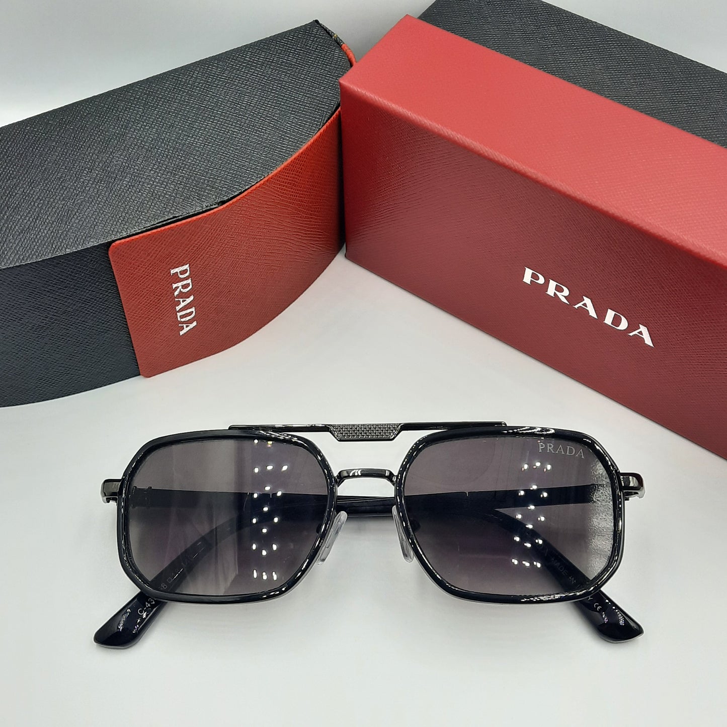 PRADA noir vert