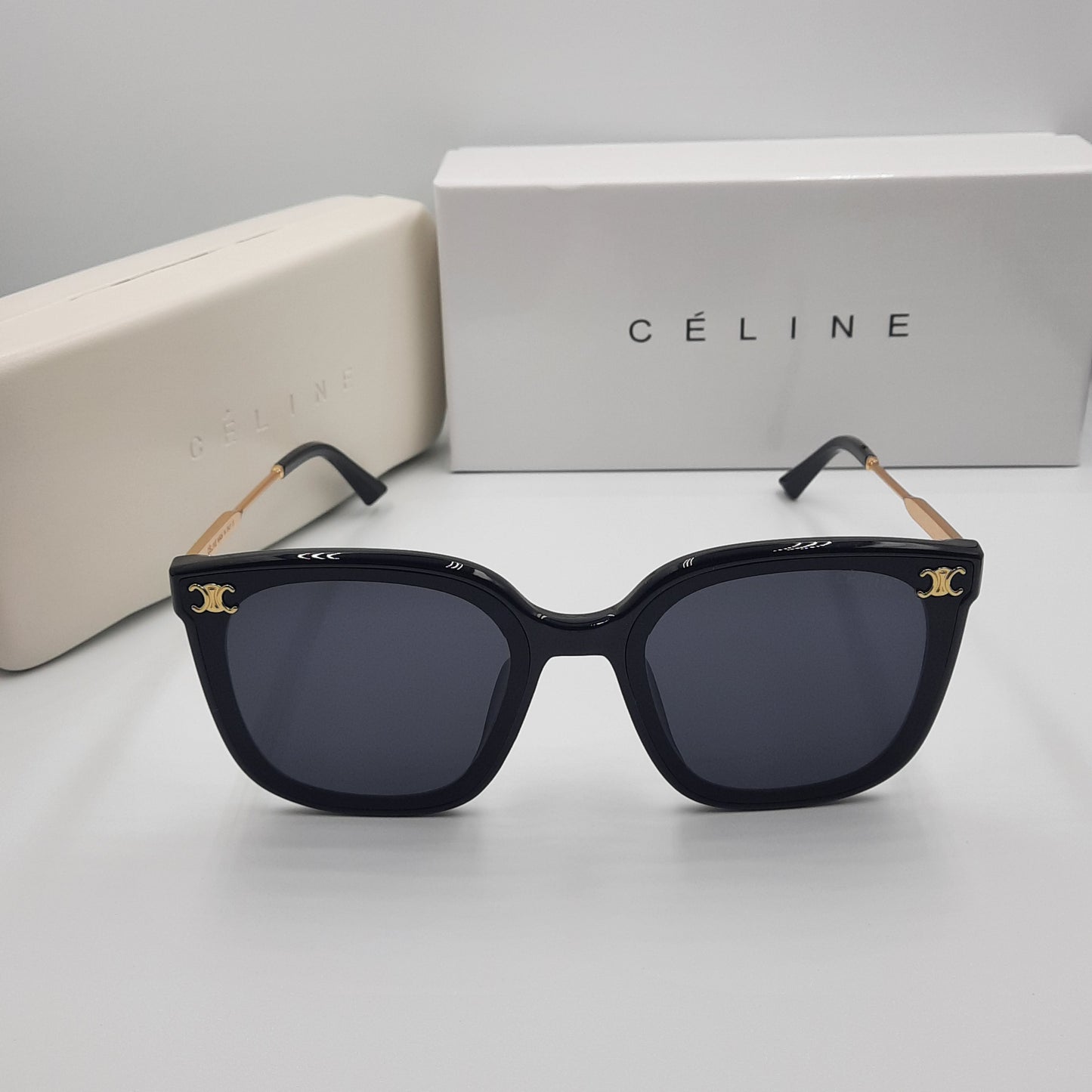 CELINE noir doré carré