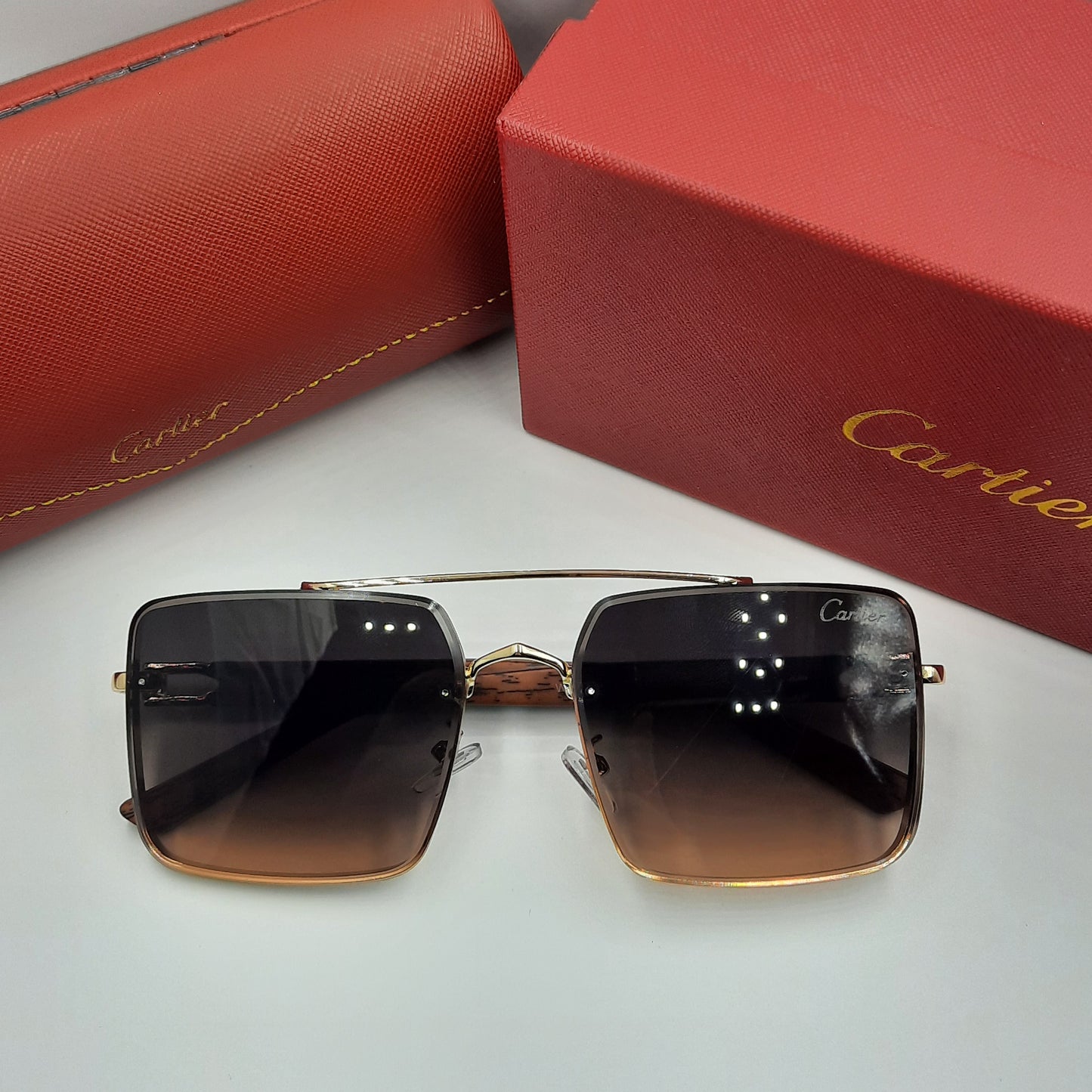 CARTIER doré marron