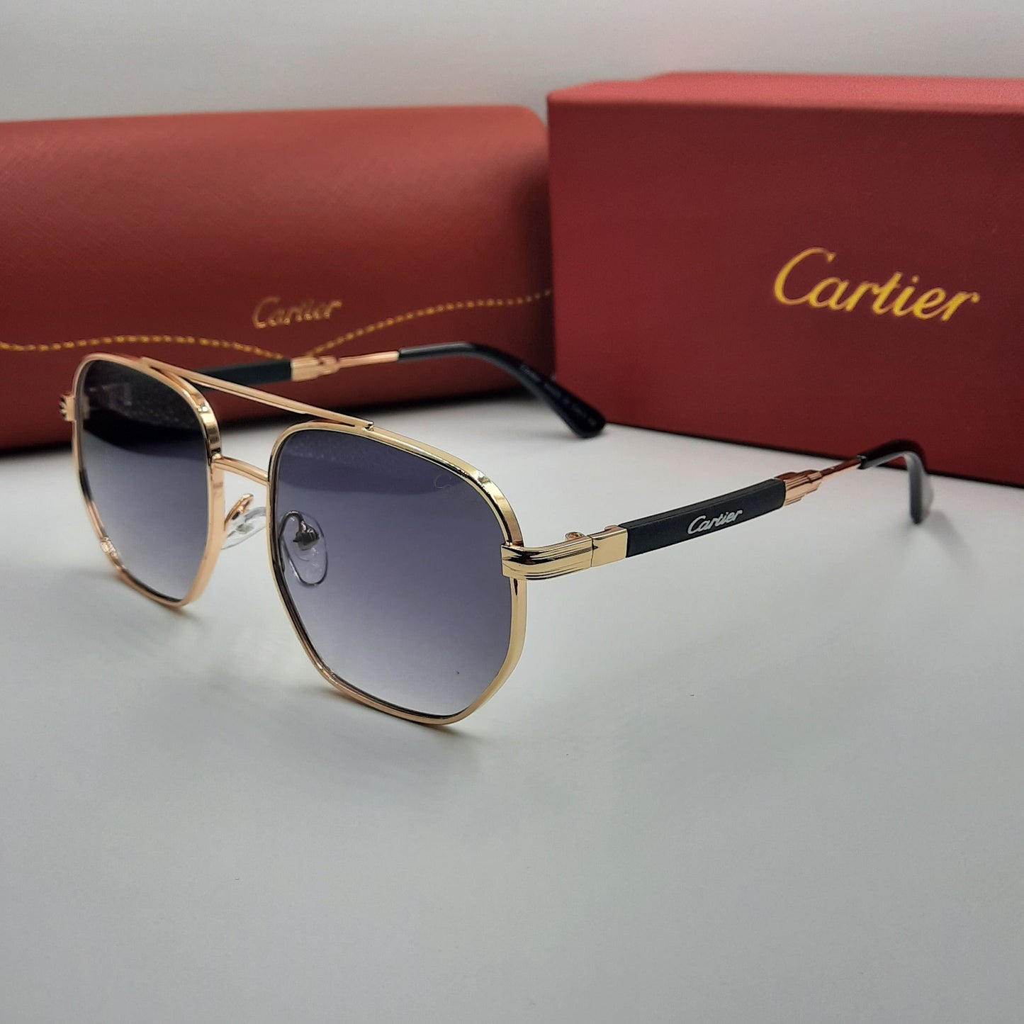 CARTIER doré noir