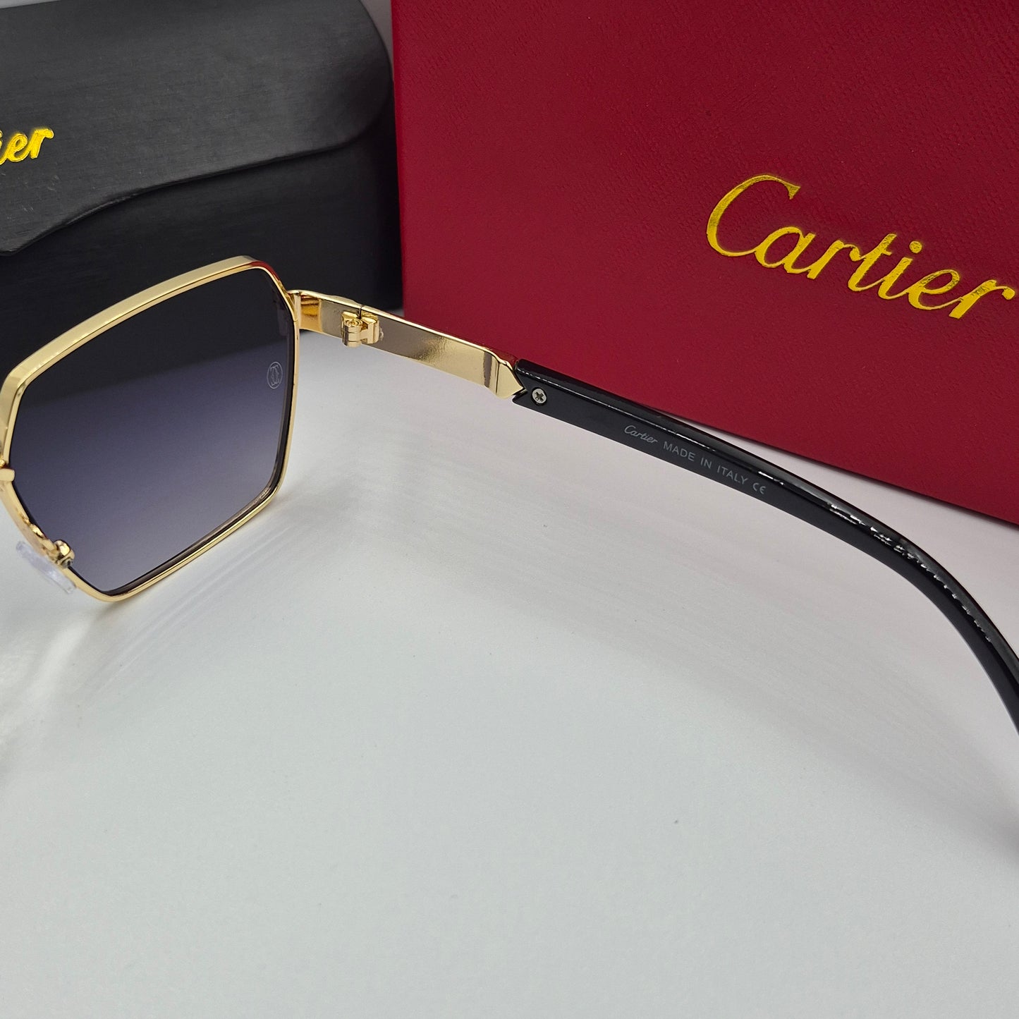 CARTIER noir doré