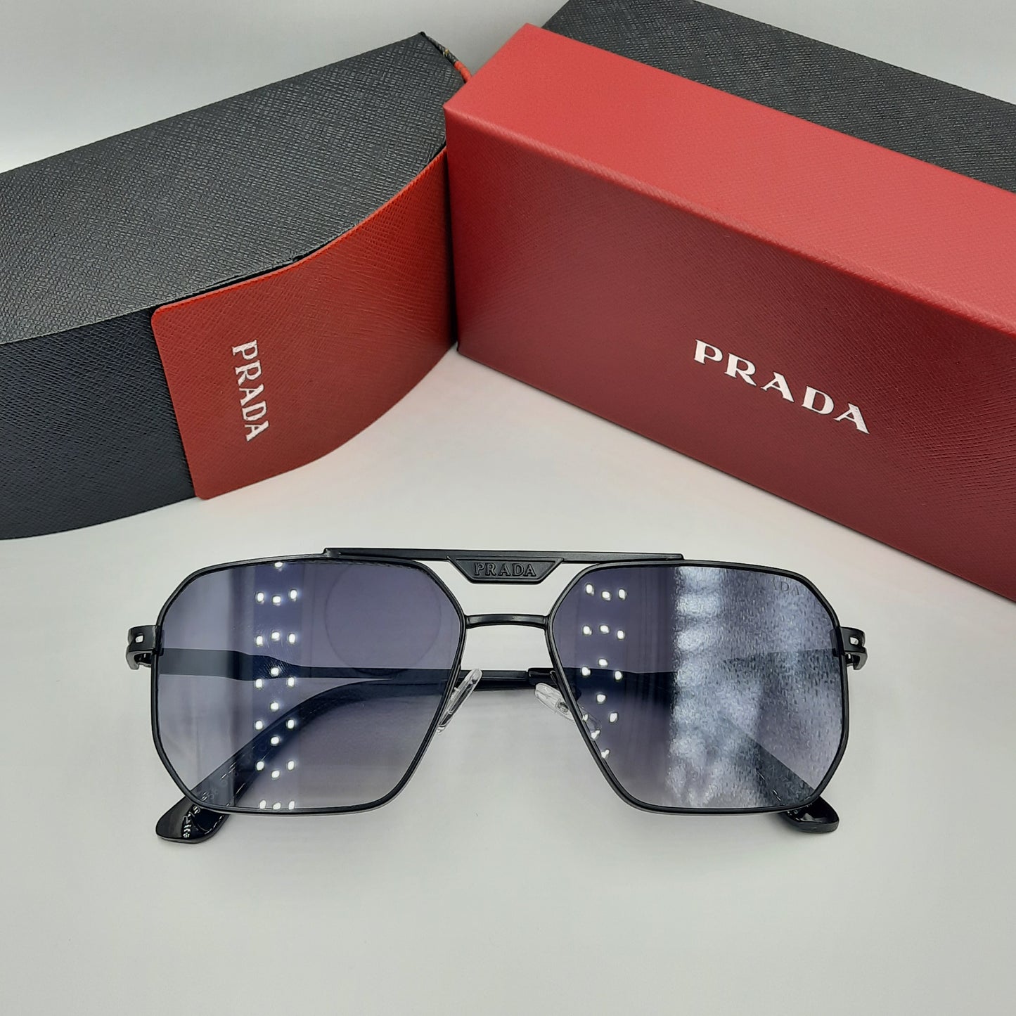 PRADA noir
