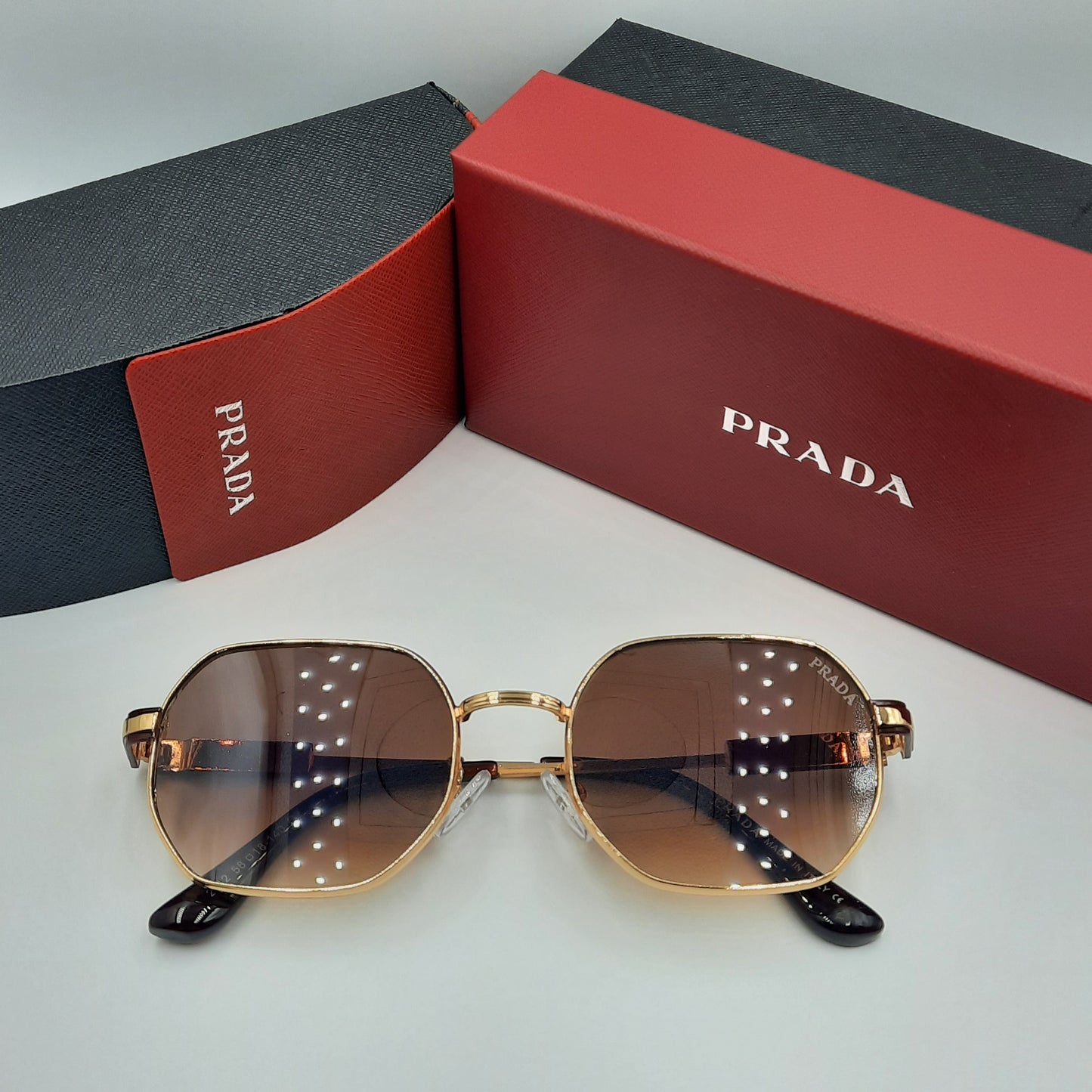 PRADA doré marron