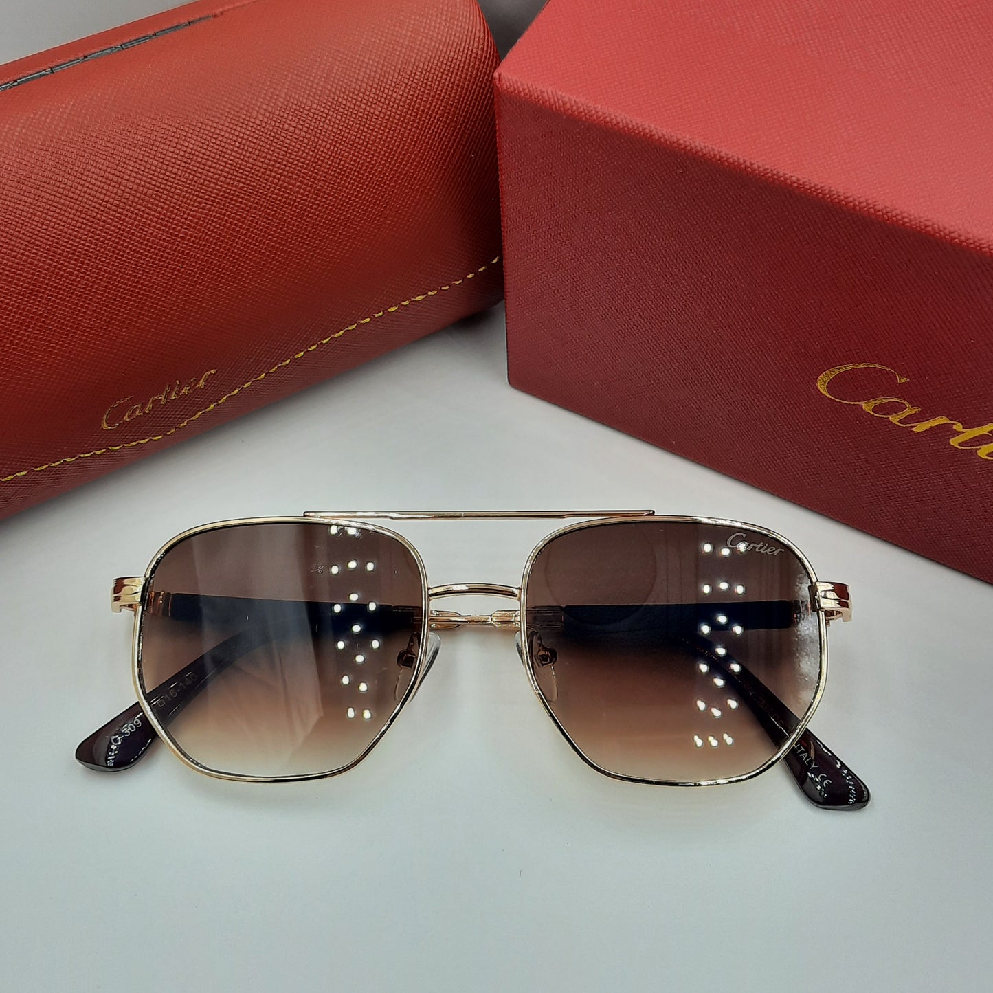 CARTIER doré marron