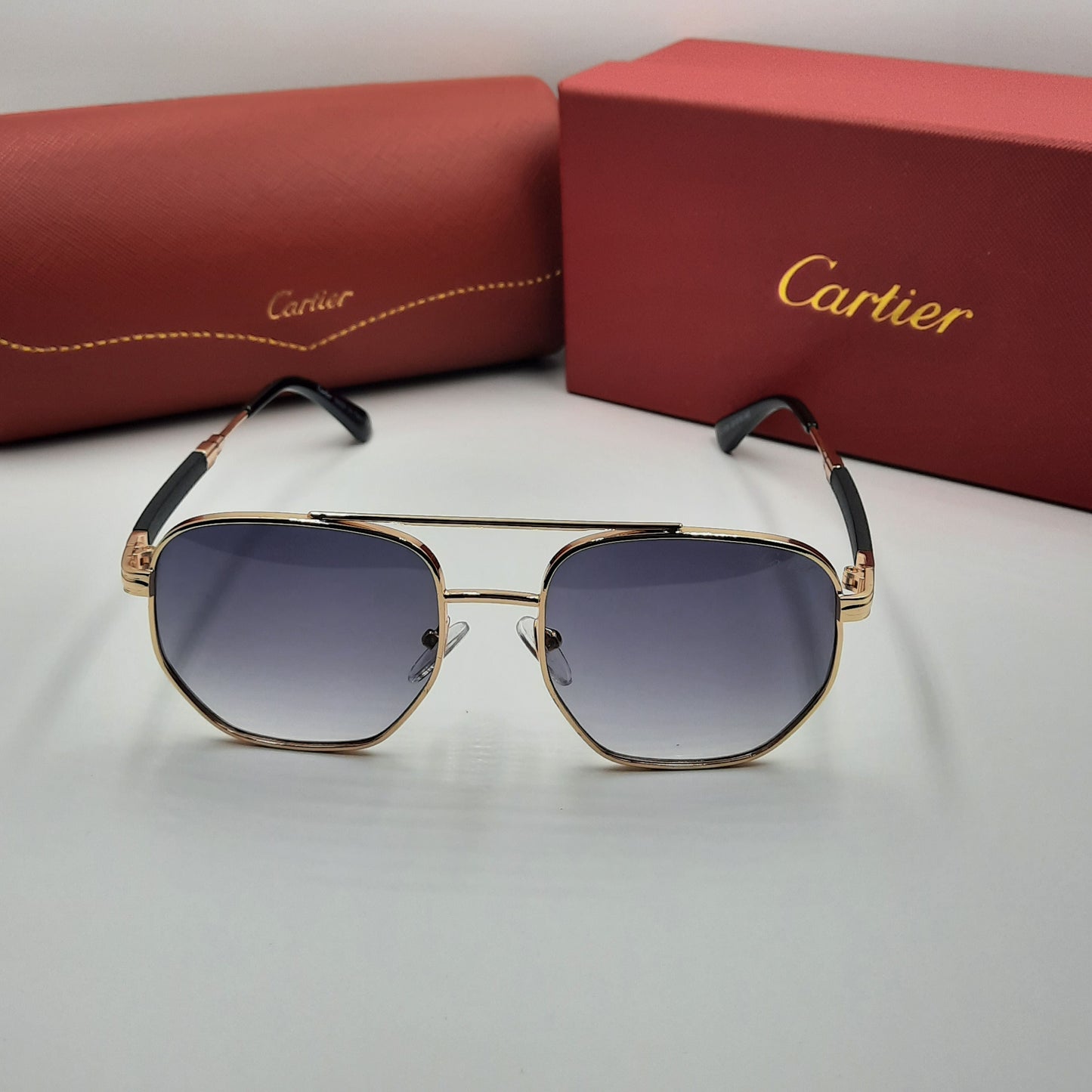 CARTIER doré noir