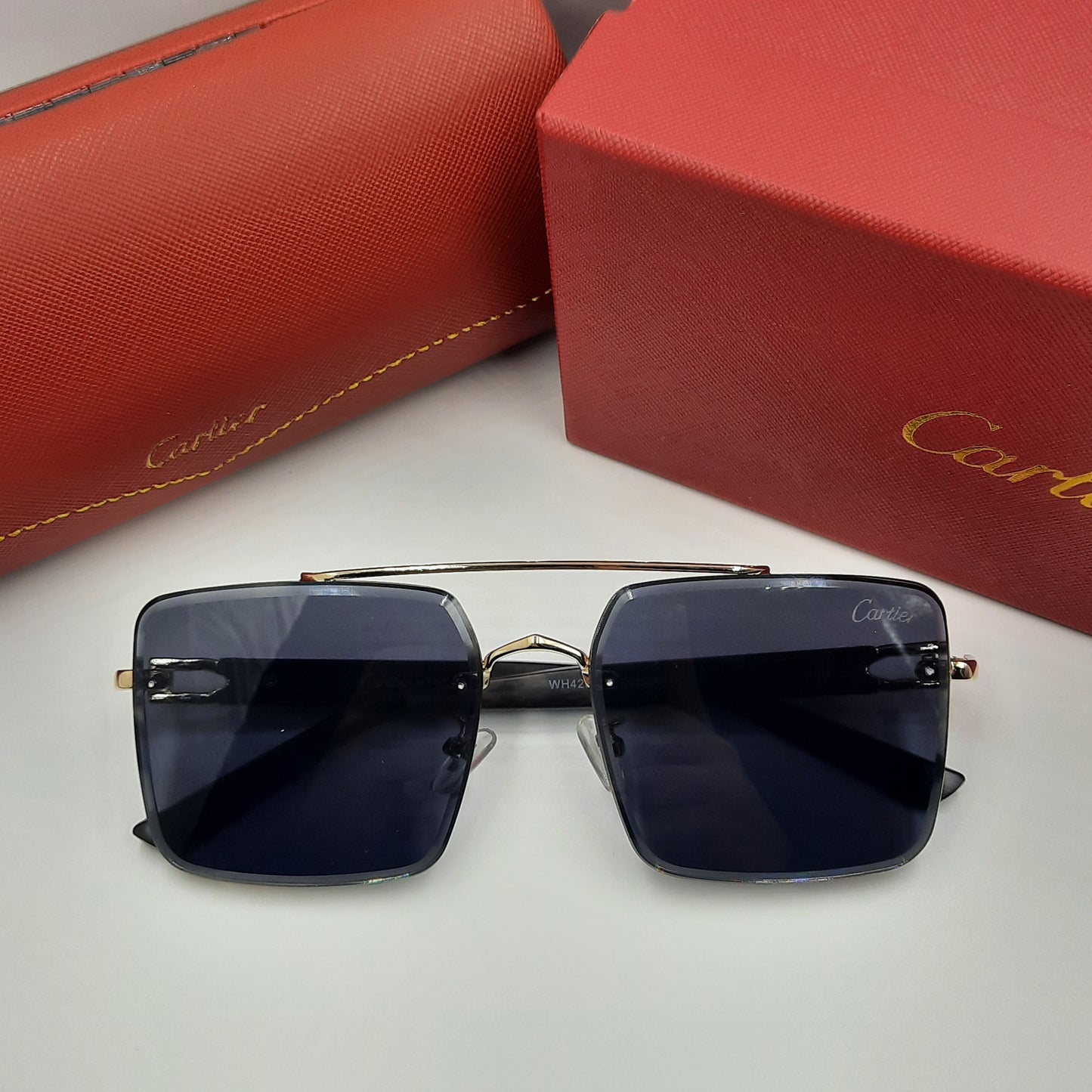 CARTIER noir doré