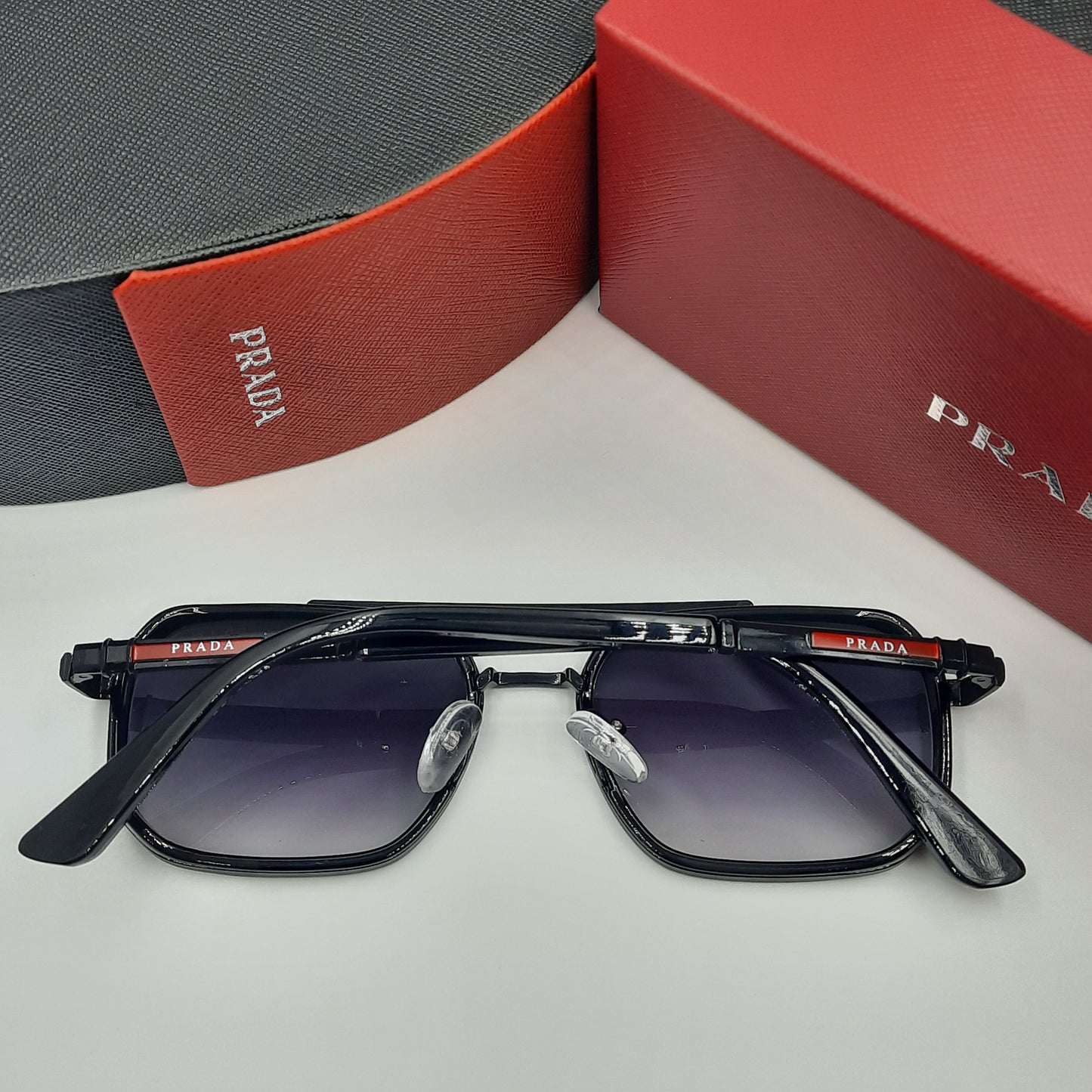 PRADA noir