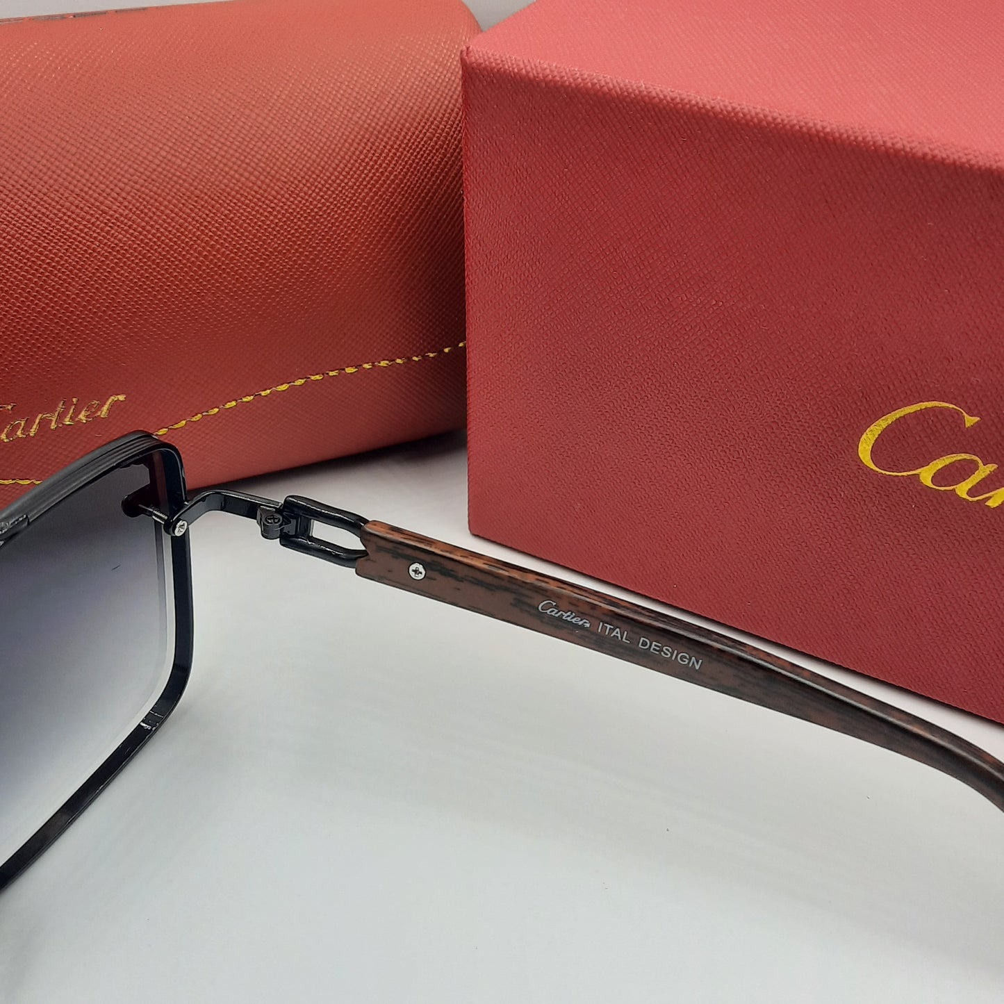 CARTIER noir marron