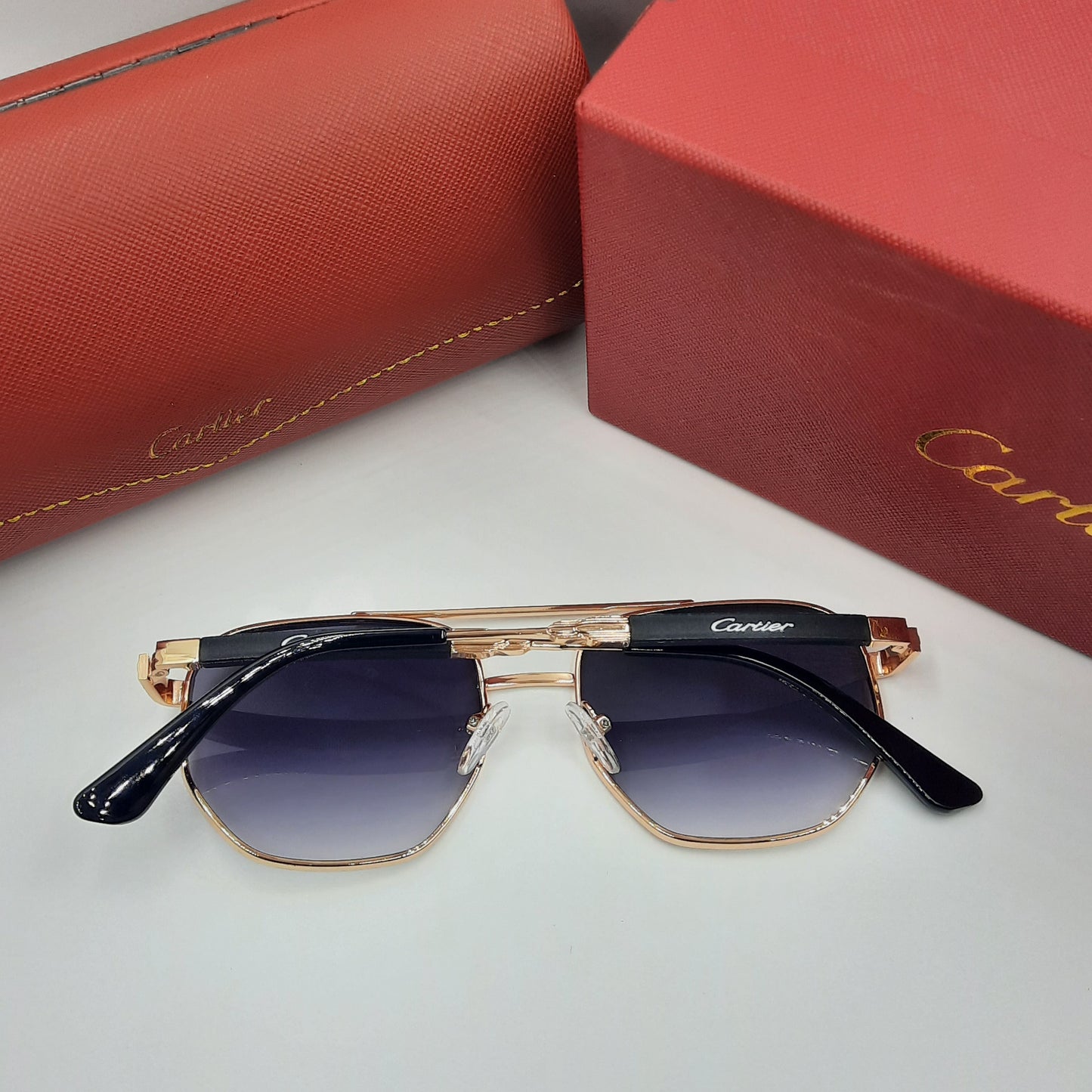 CARTIER doré noir