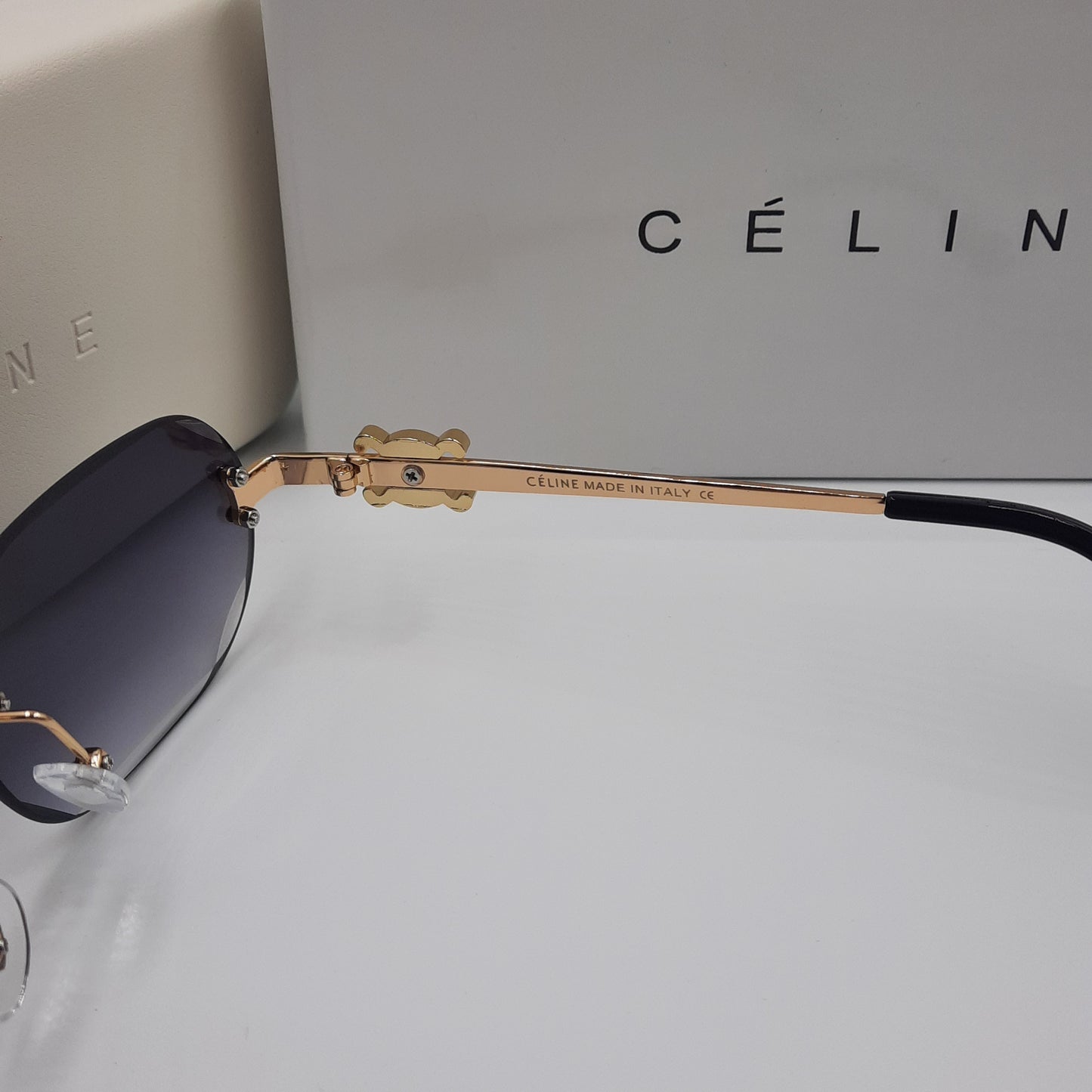 CELINE triomphe noir doré