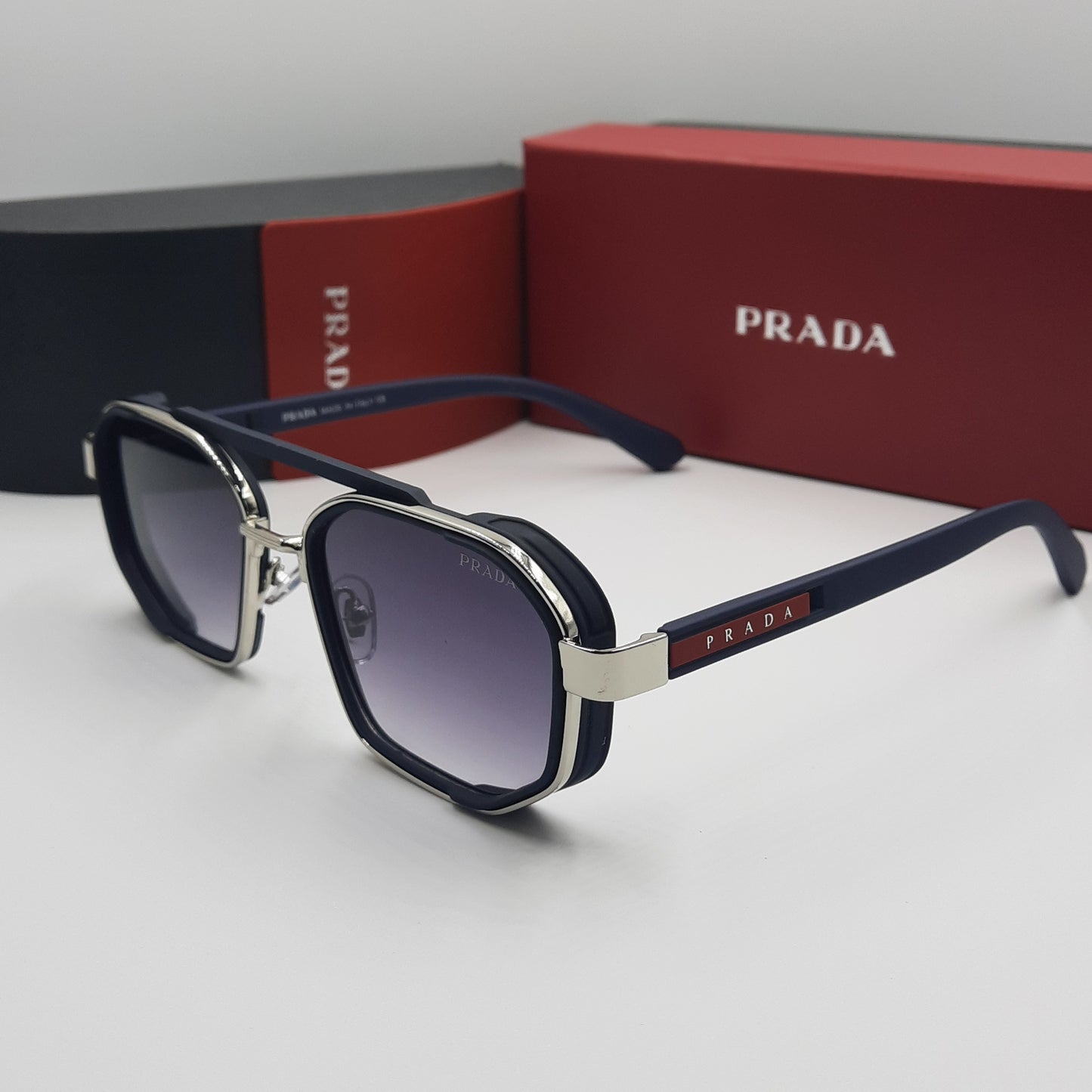 PRADA argent bleu rouge