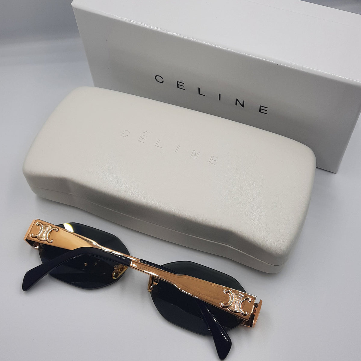 CELINE triomphe doré avec pochette à bandoulière