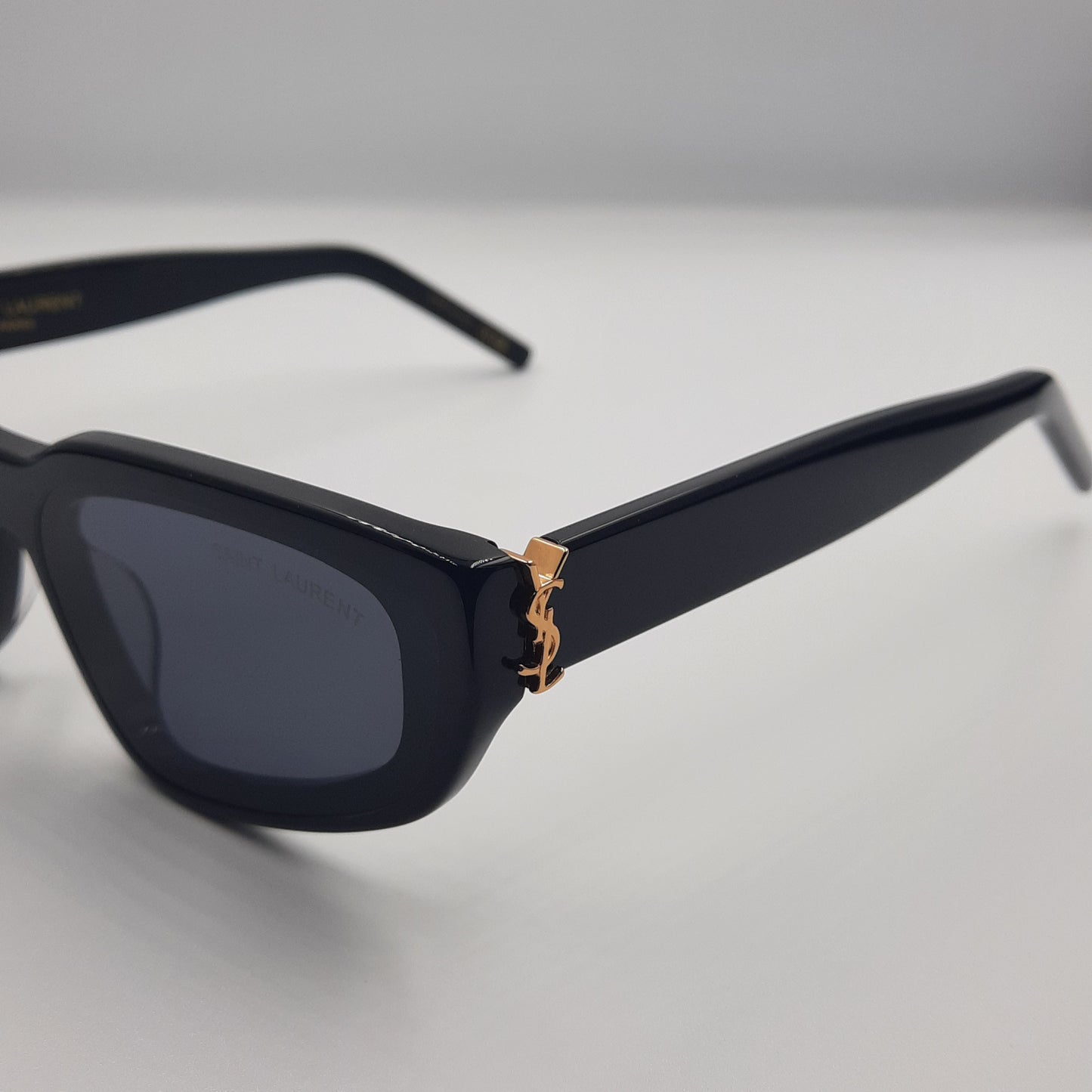 SAINT LAURENT noir doré