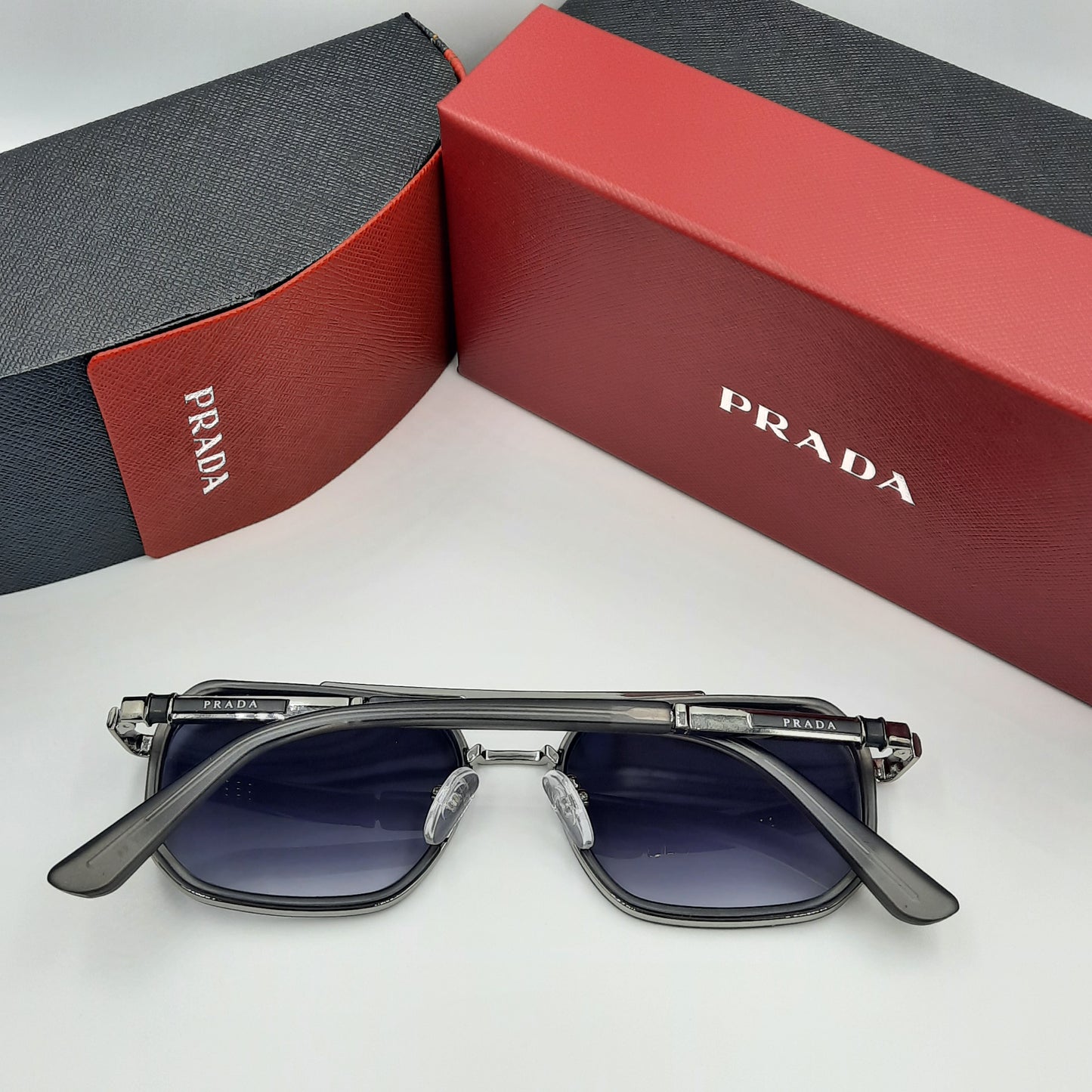PRADA gris