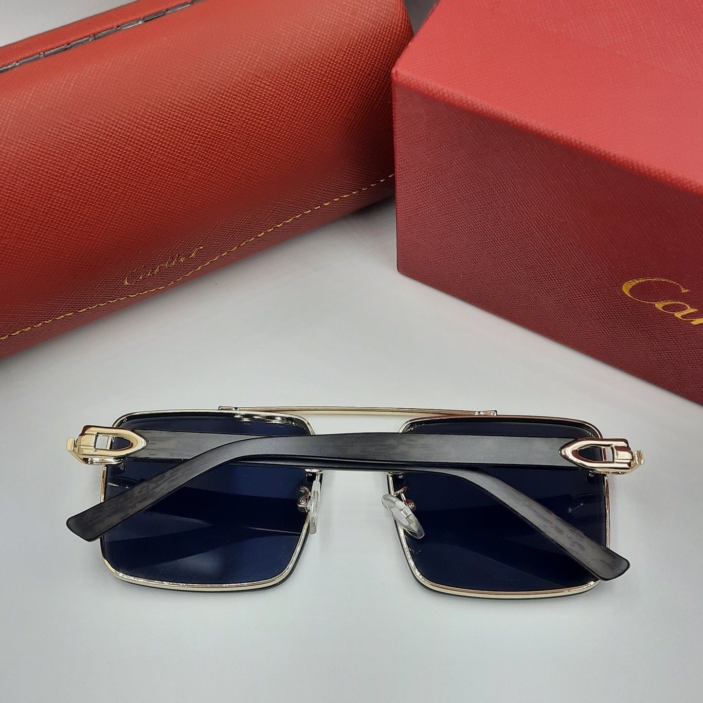 CARTIER noir doré