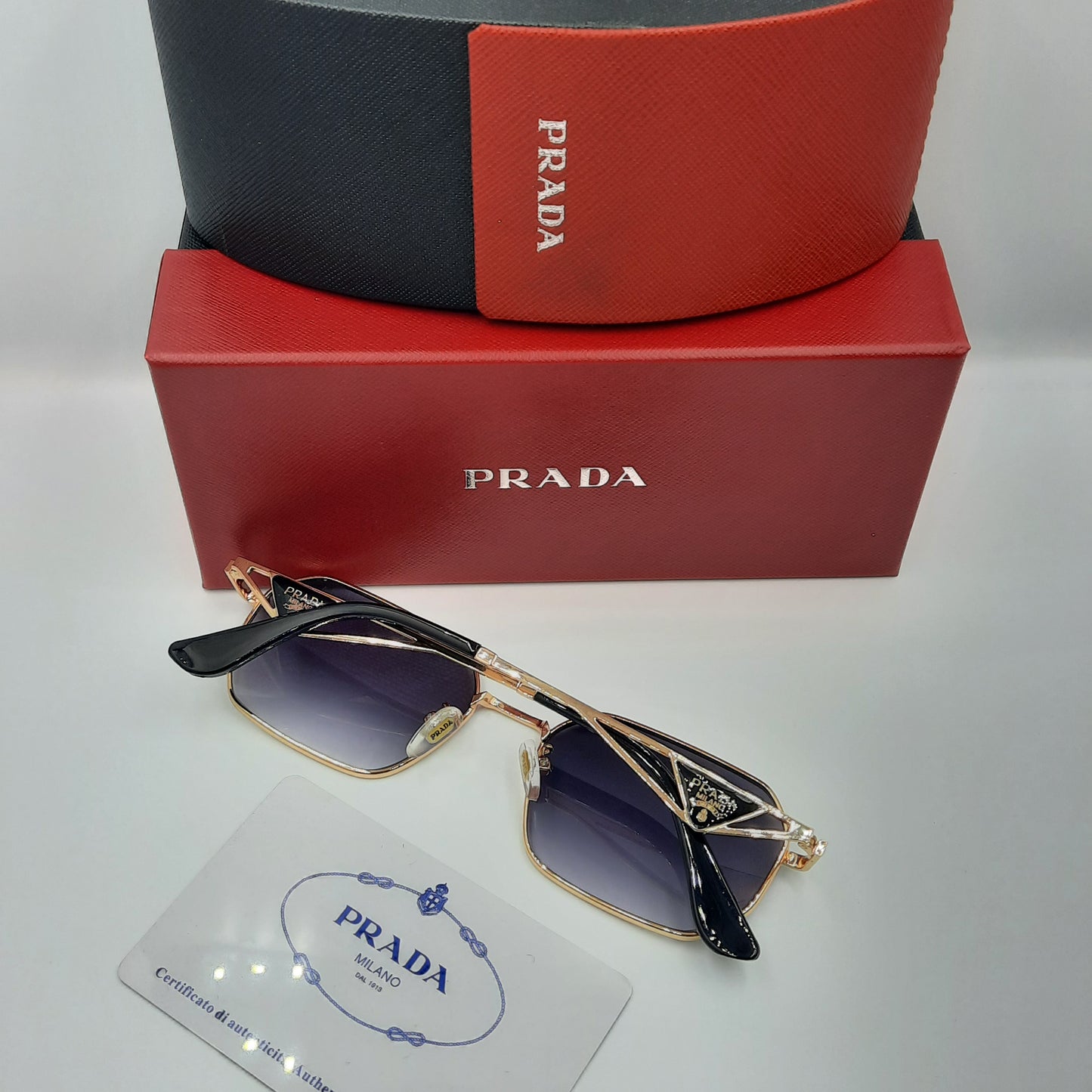 PRADA doré noir