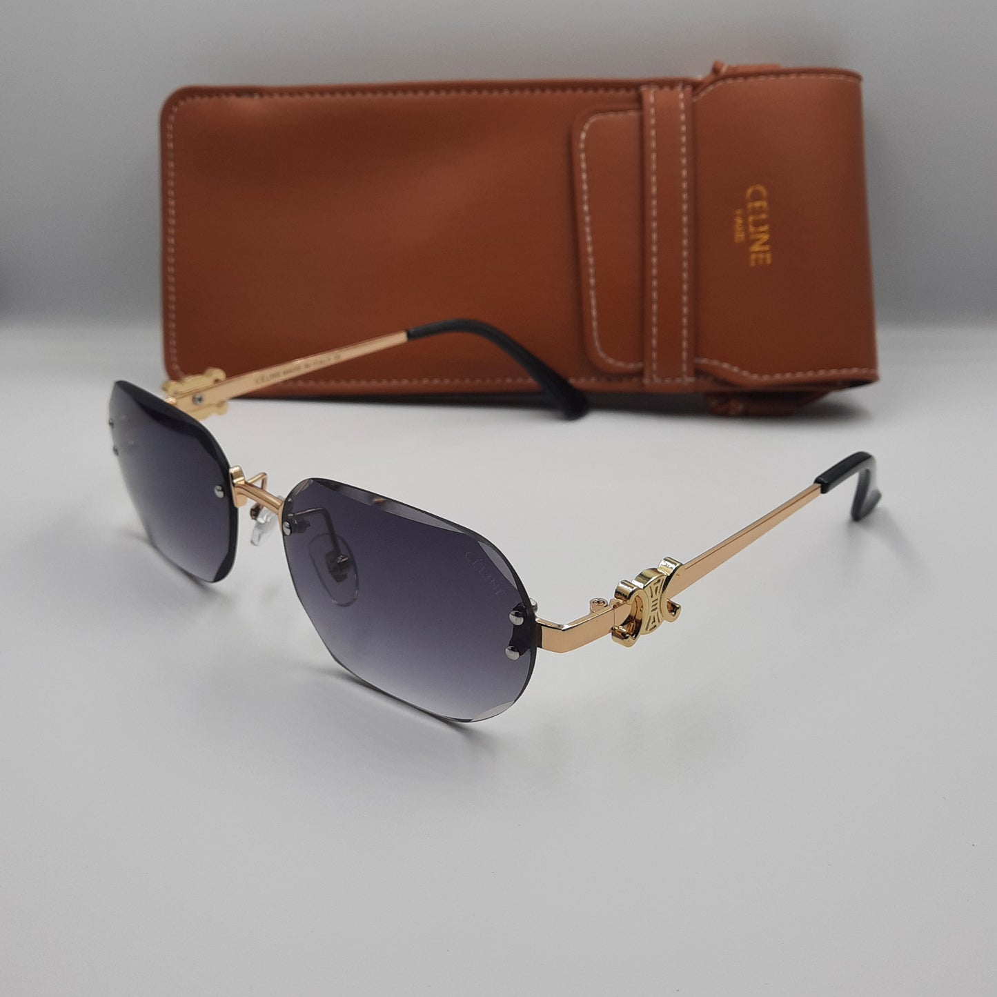 CELINE triomphe noir doré avec pochette à bandoulière