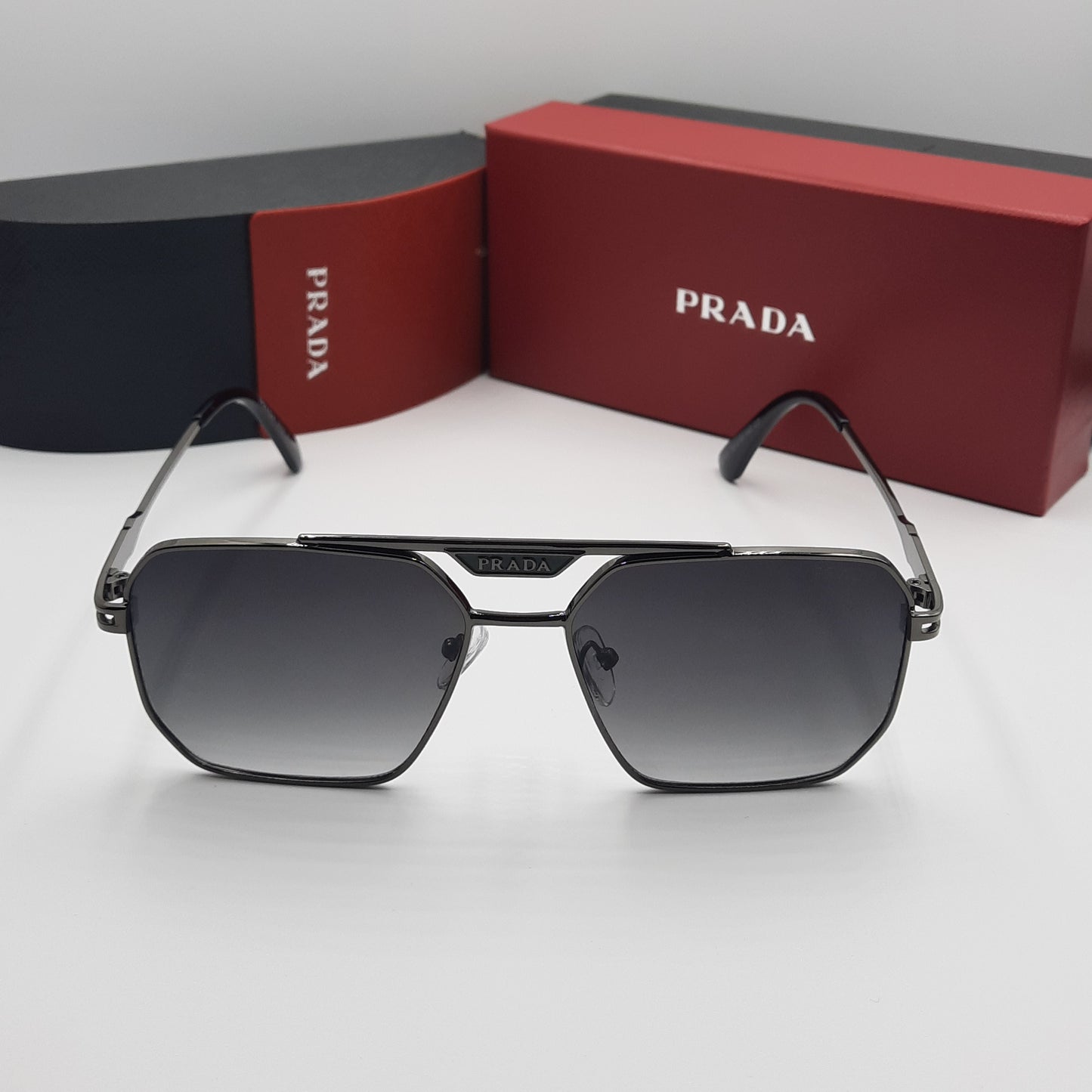 PRADA noir gris