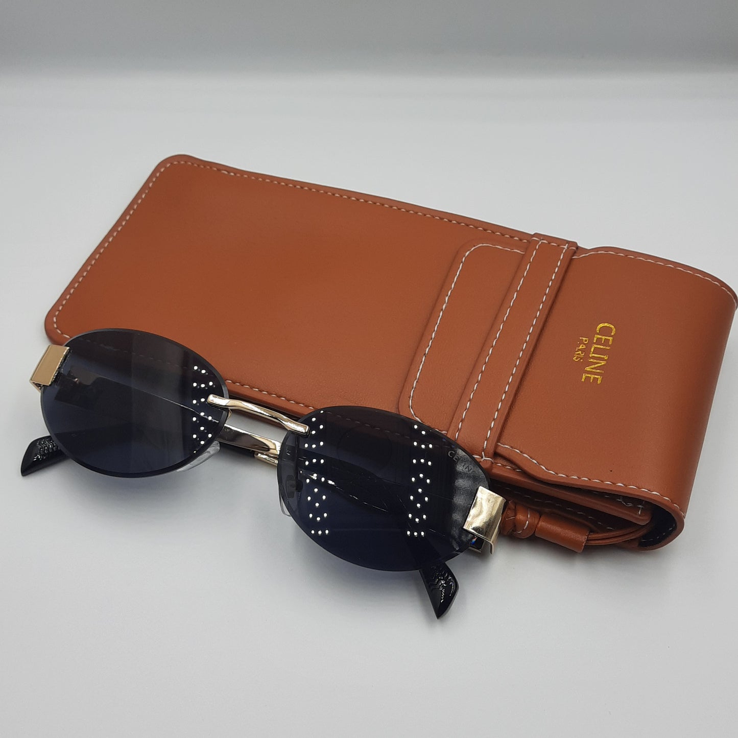 CELINE triomphe doré noir avec pochette à bandoulière