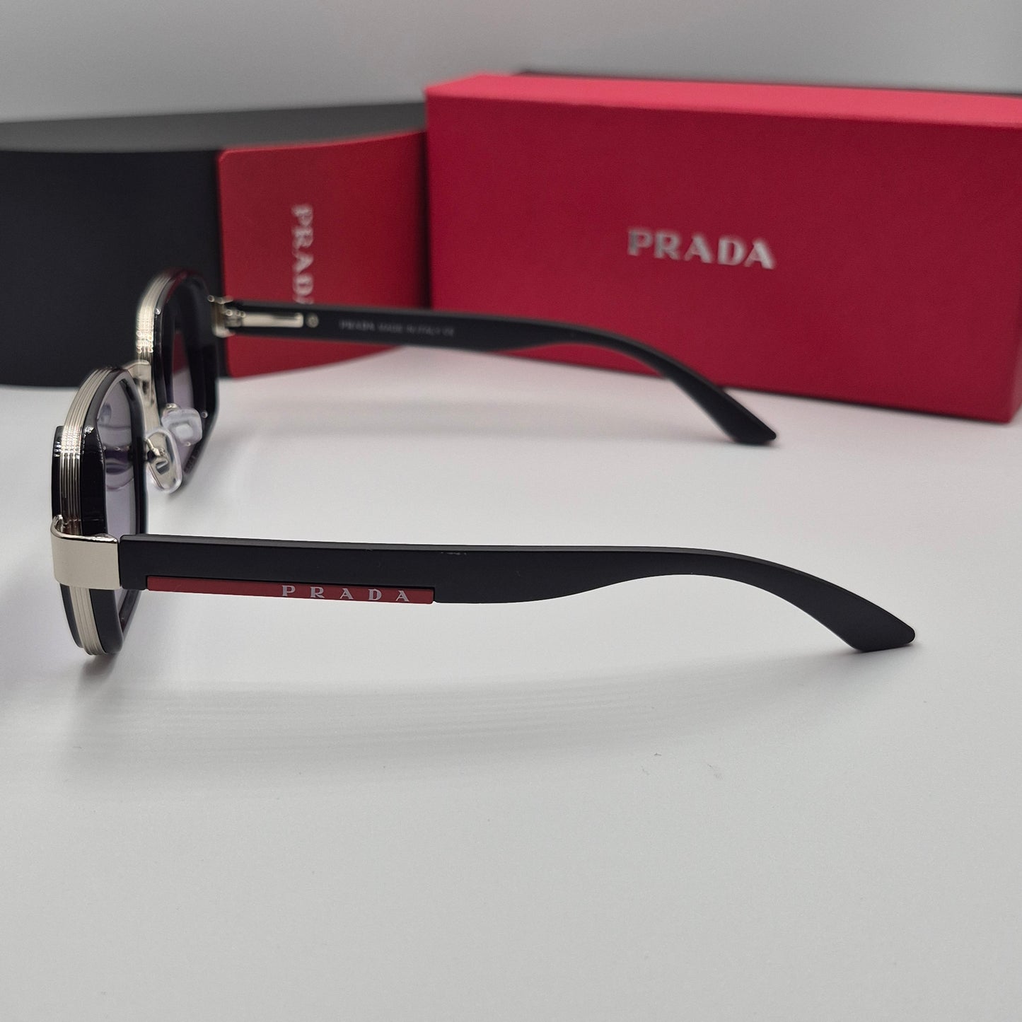 PRADA noir argent rouge flexible