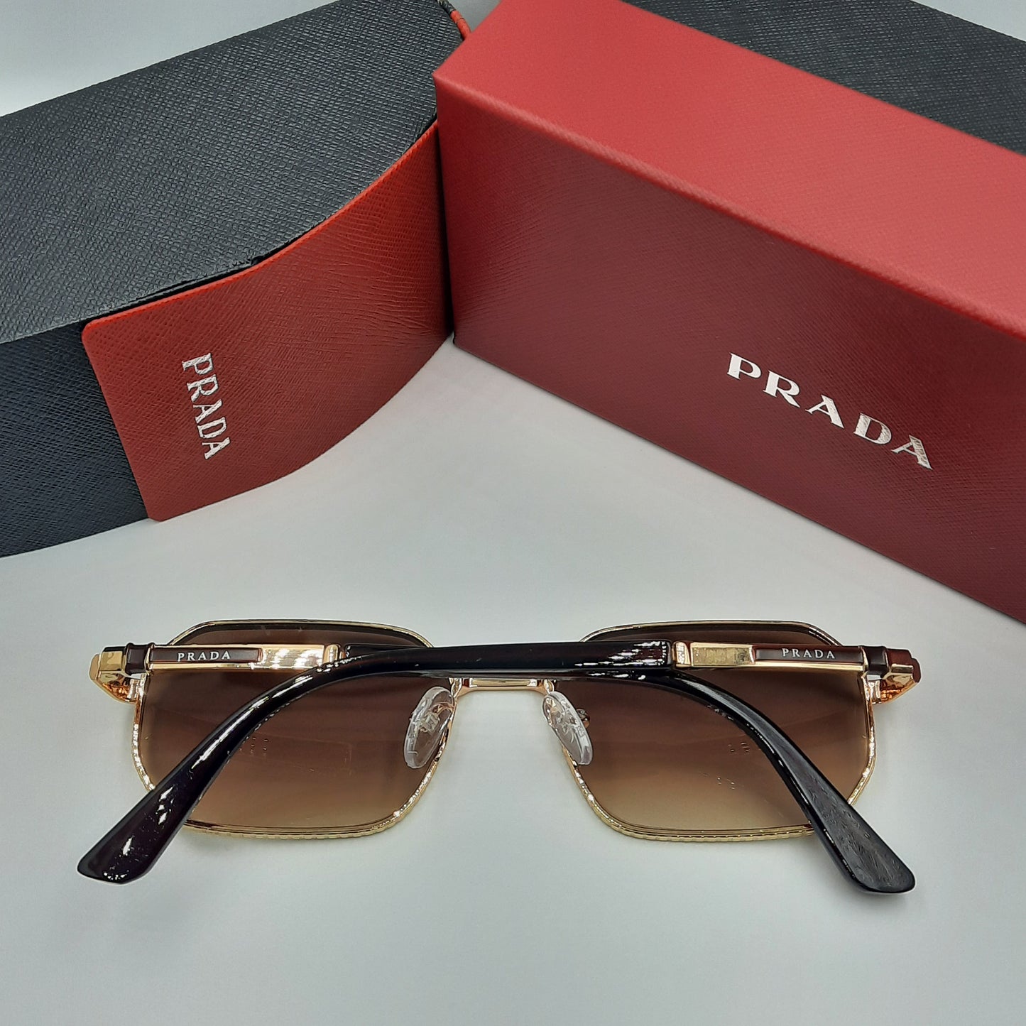 PRADA doré marron