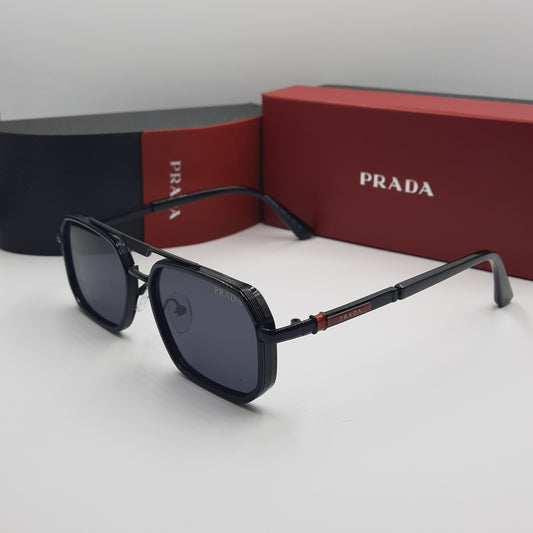 PRADA noir rouge