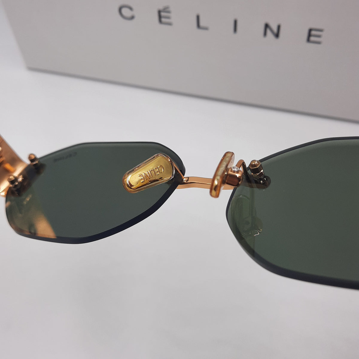 CELINE triomphe doré avec pochette à bandoulière