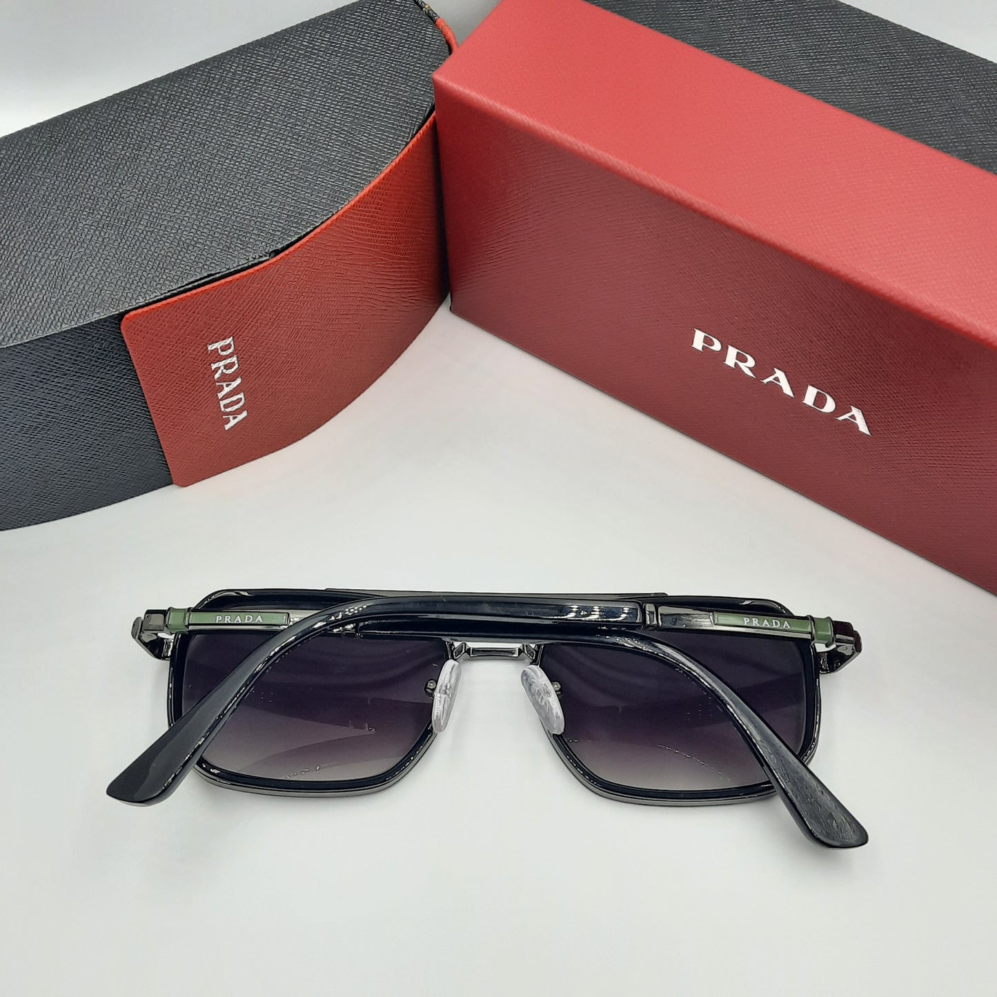 PRADA noir vert