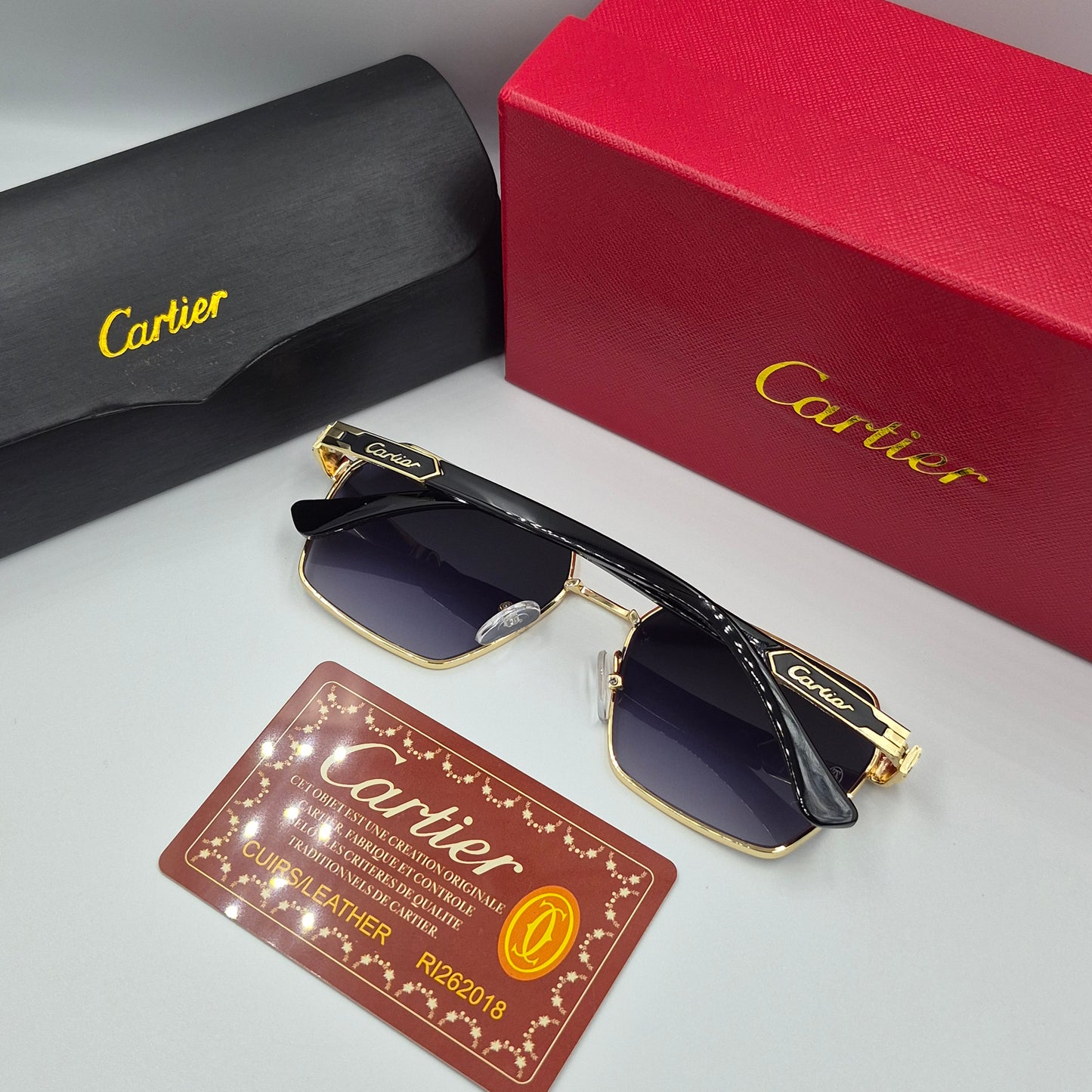 CARTIER noir doré