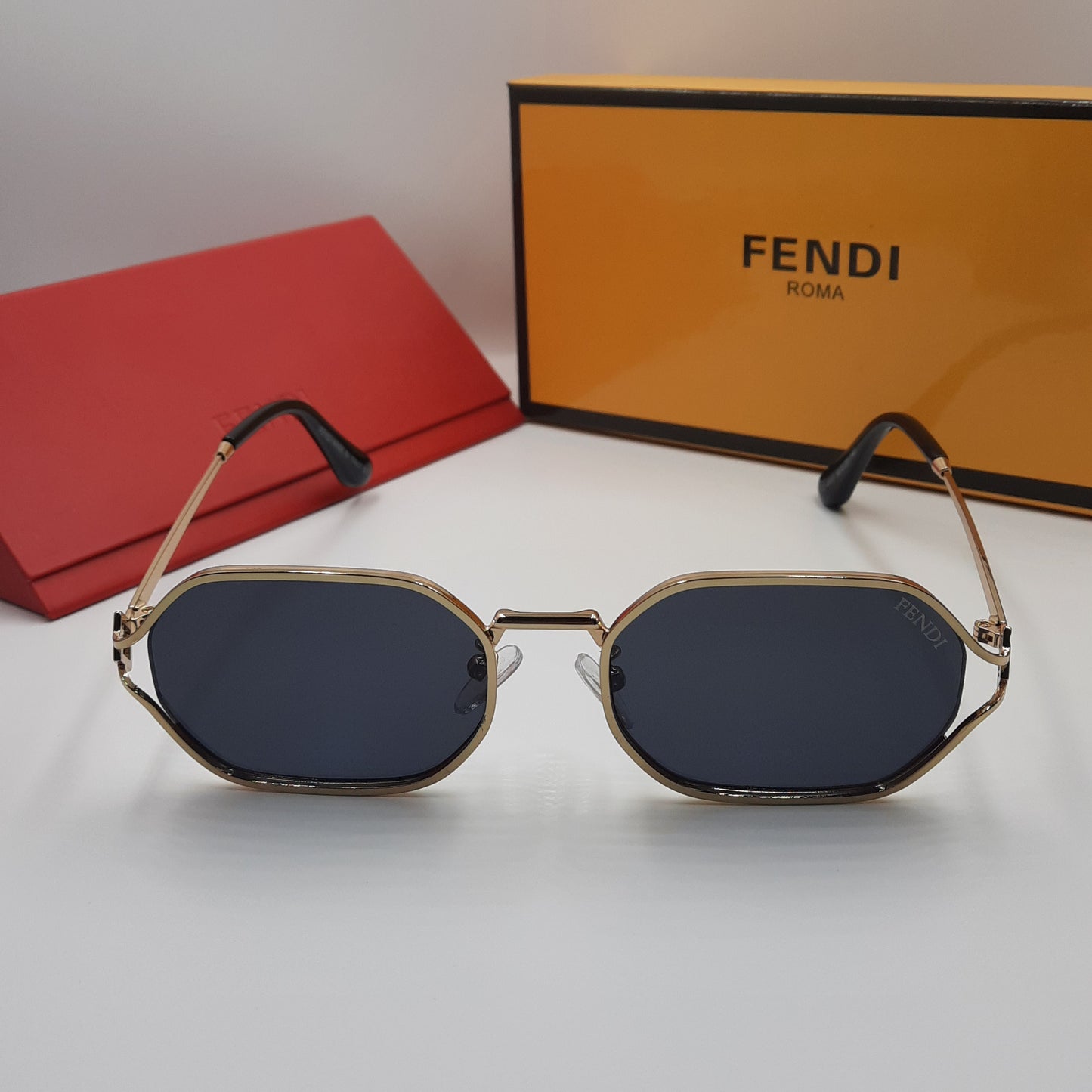 FENDI noir doré