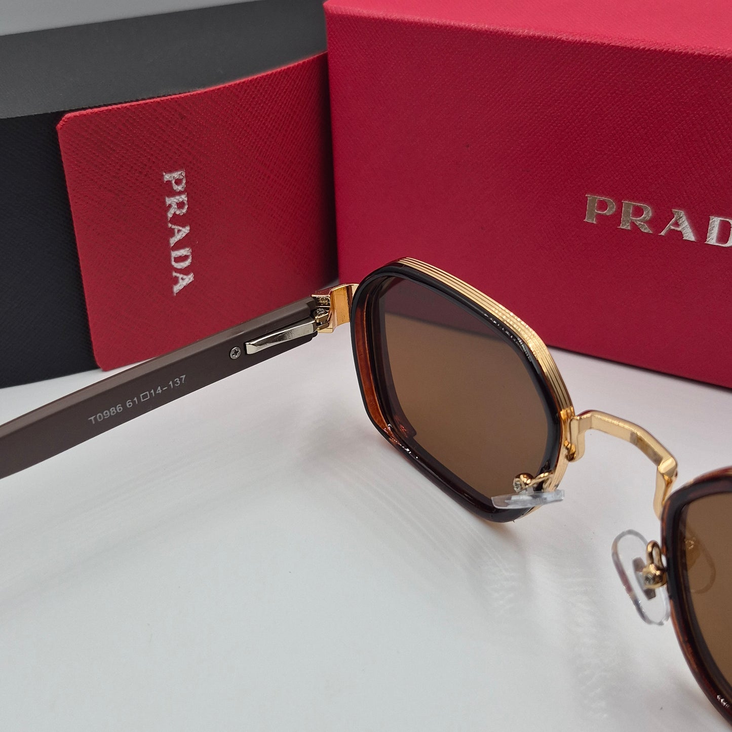 PRADA doré marron rouge flexible