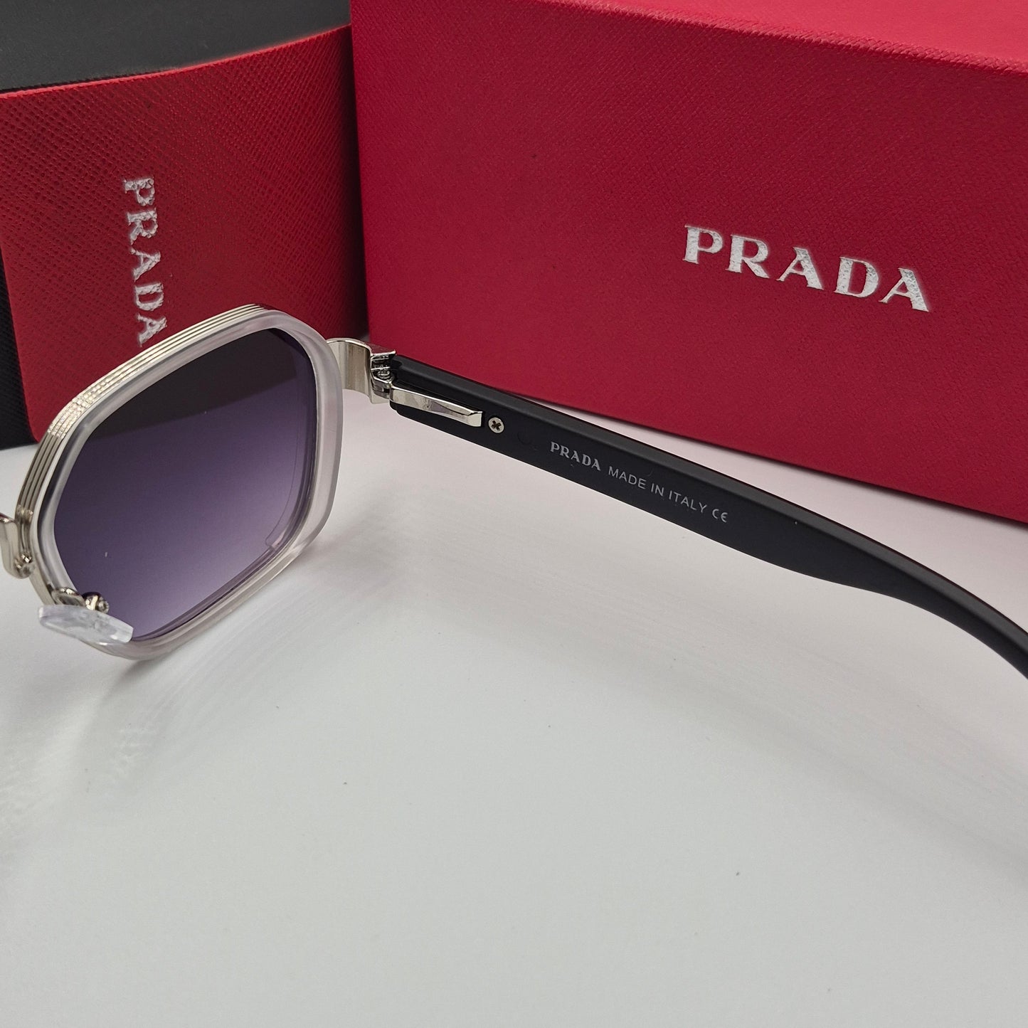 PRADA noir argent rouge trnsp flexible
