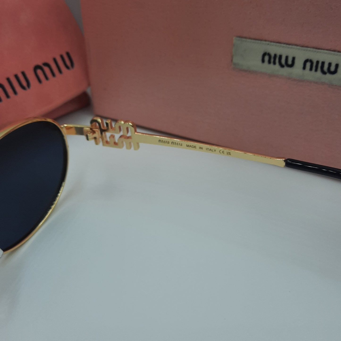 MIU MIU doré noir