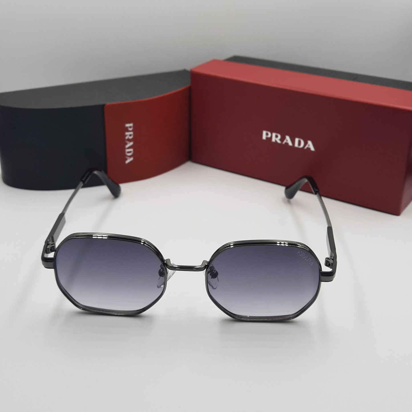 PRADA noir gris