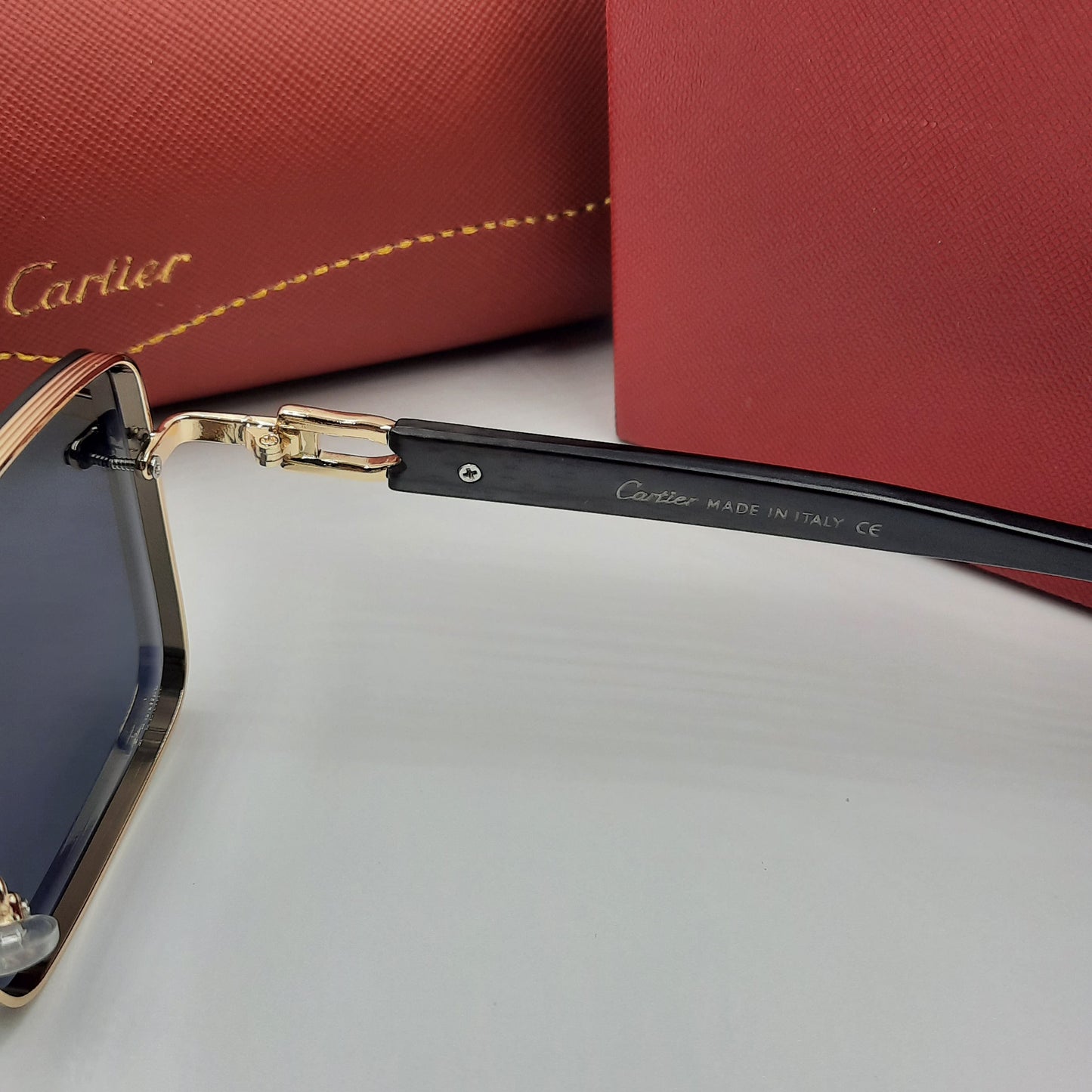 CARTIER noir doré