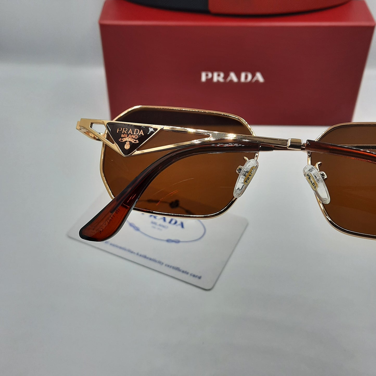 PRADA doré marron