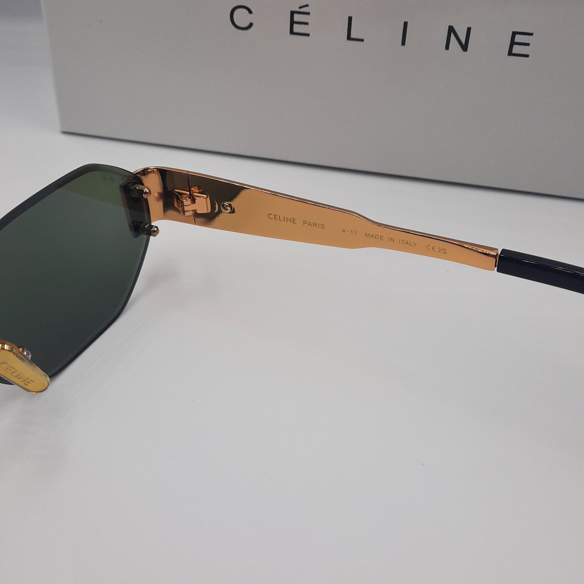 CELINE triomphe doré avec pochette à bandoulière