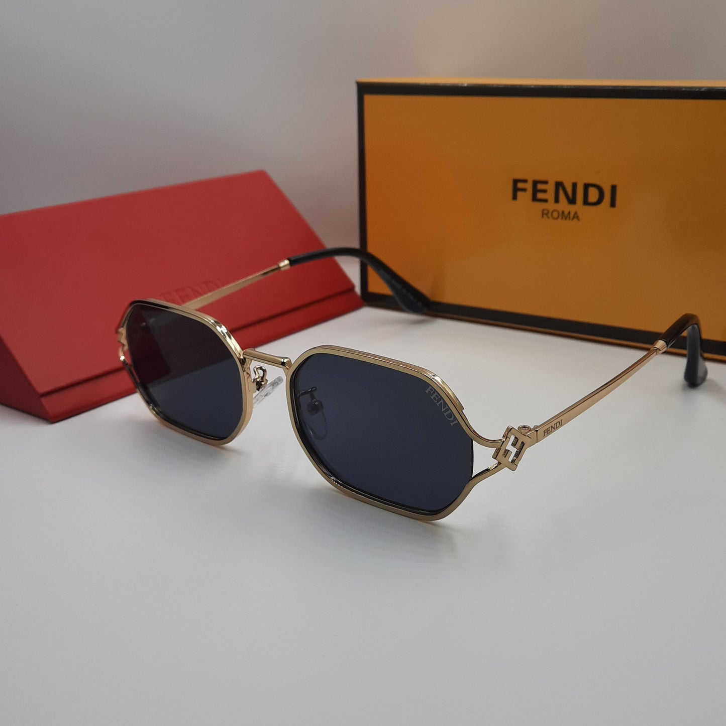 FENDI noir doré