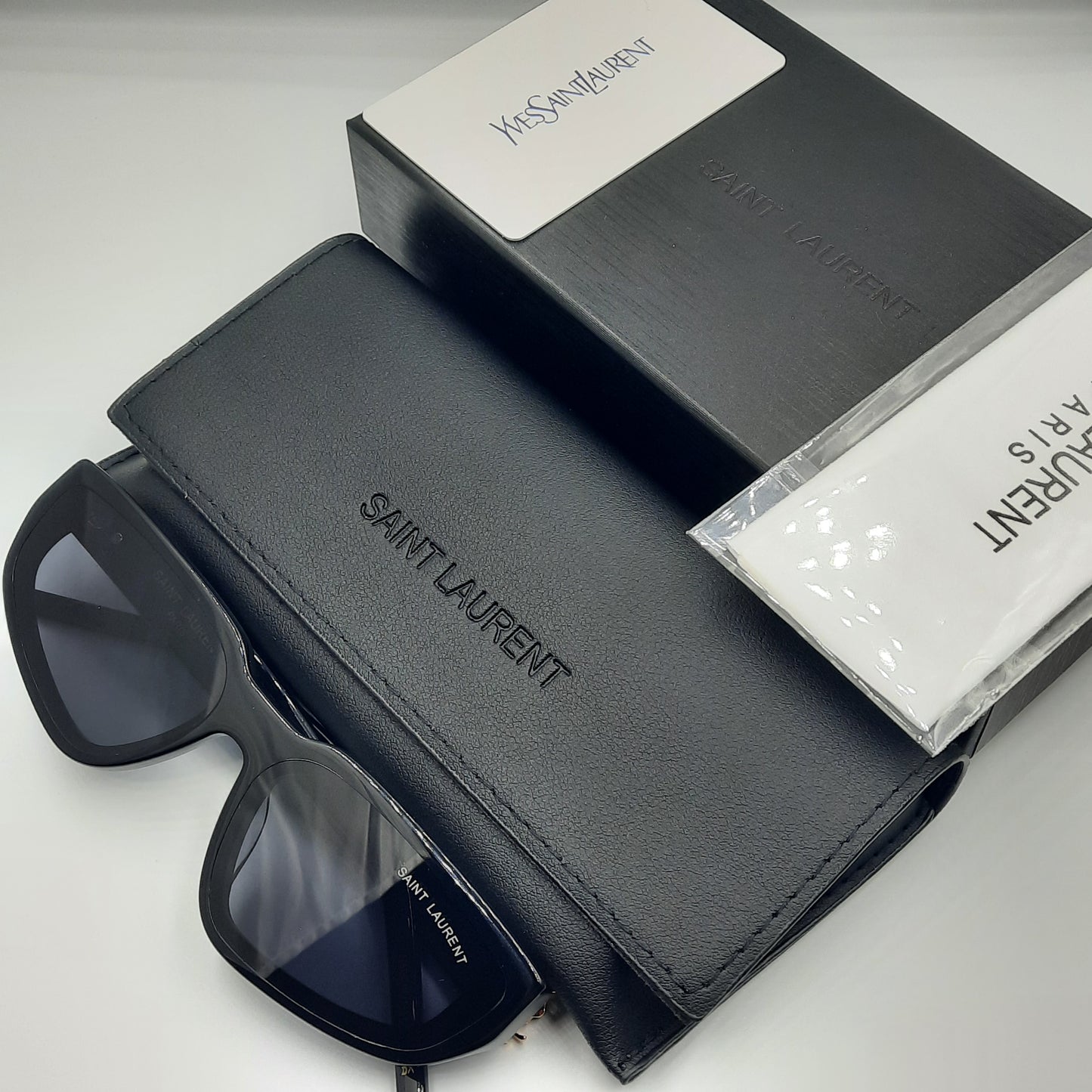 SAINT LAURENT noir doré