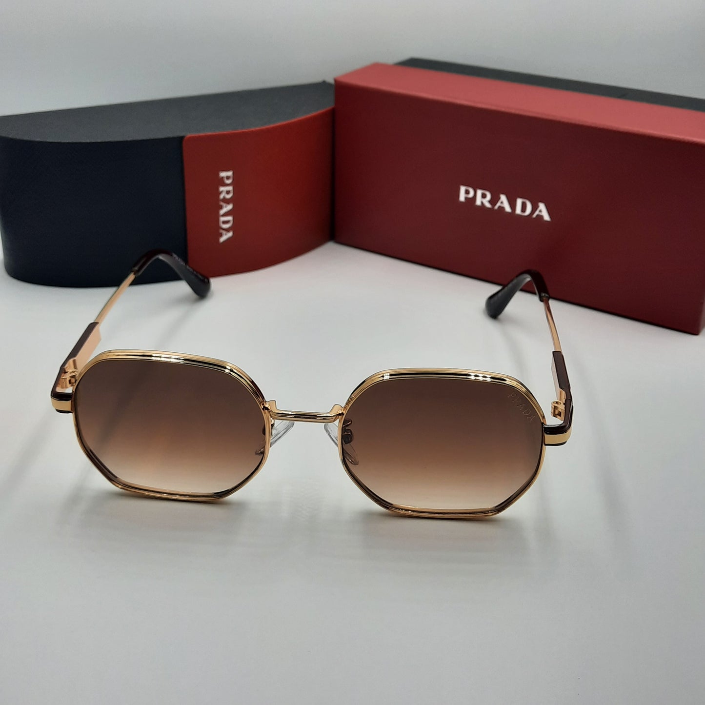 PRADA doré marron