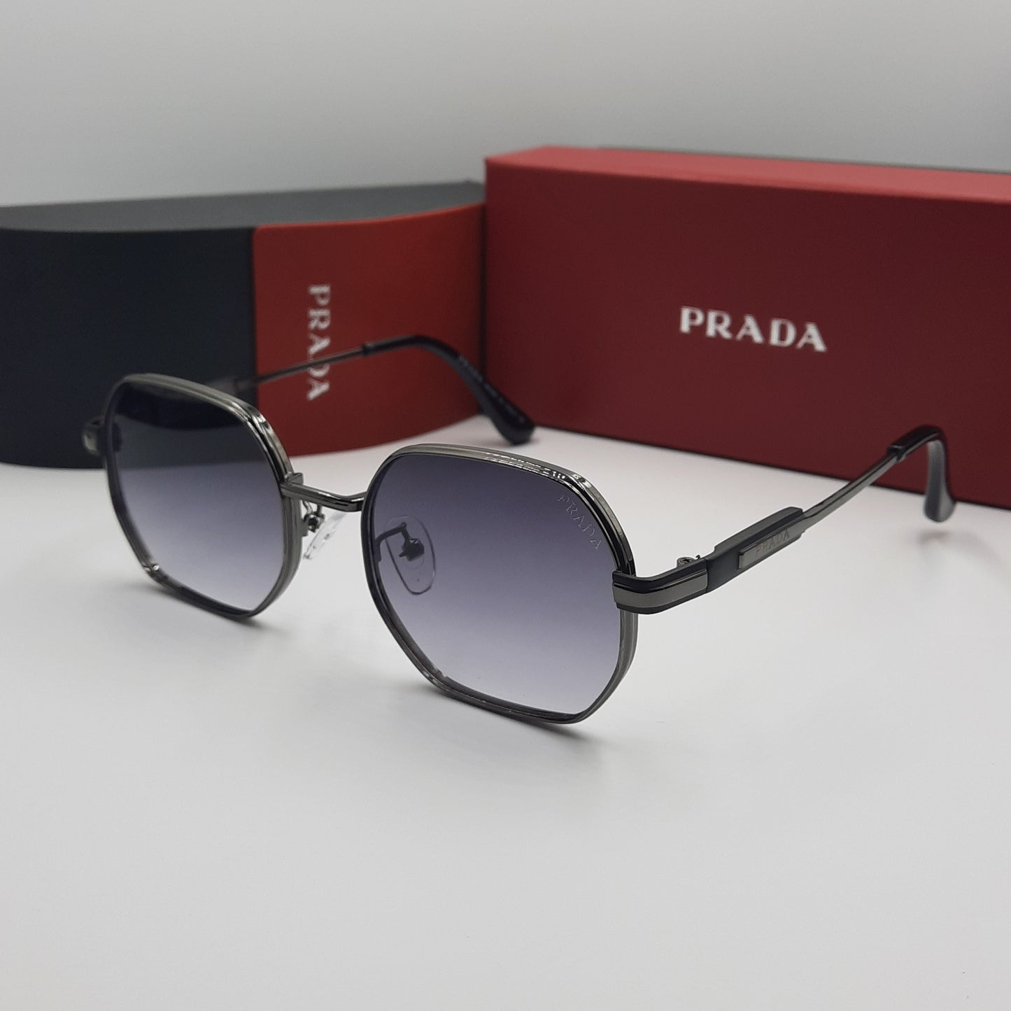 PRADA noir gris