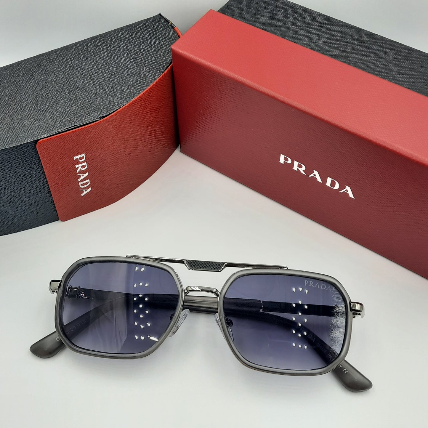 PRADA gris
