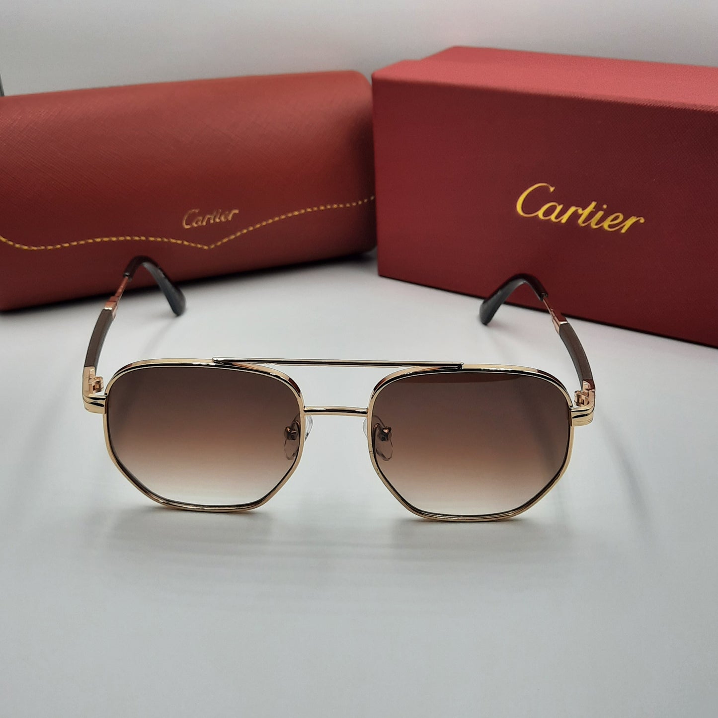 CARTIER doré marron