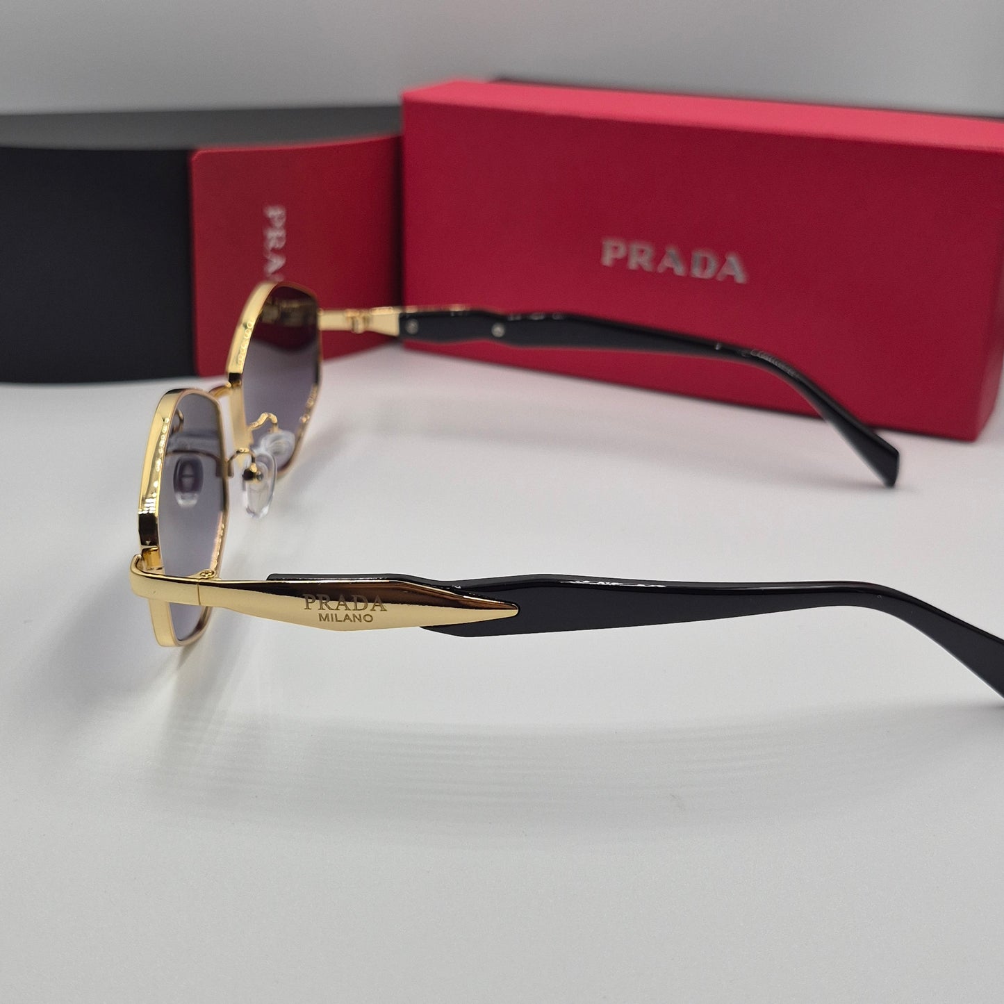 PRADA luxe doré noir