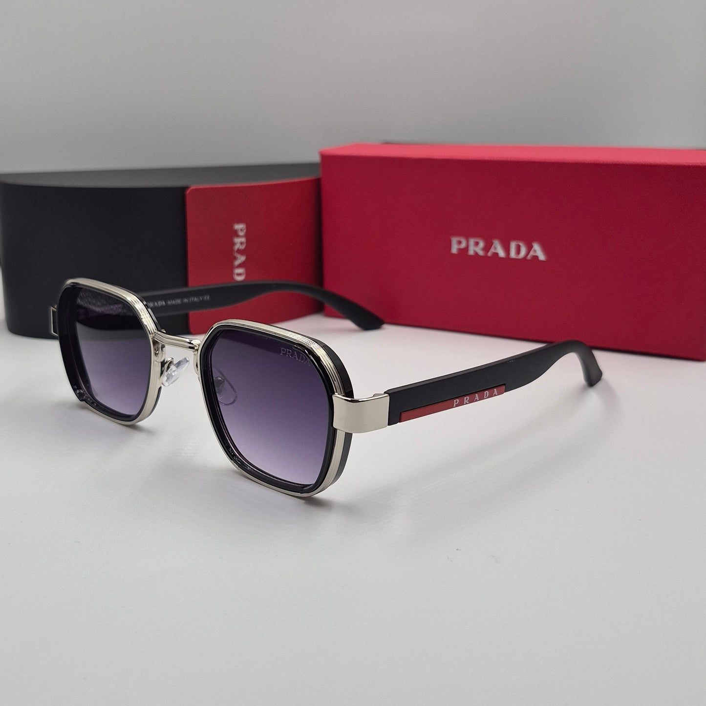 PRADA noir argent rouge flexible