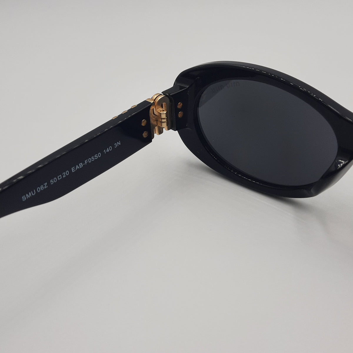 MIU MIU doré noir