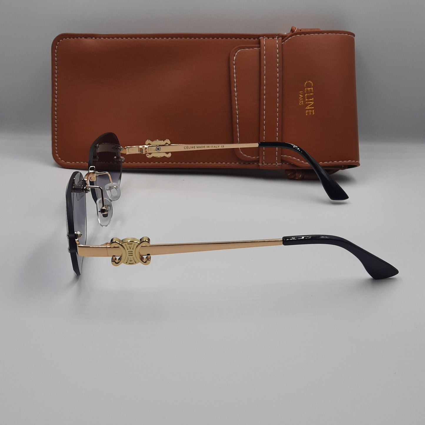 CELINE triomphe noir doré avec pochette à bandoulière