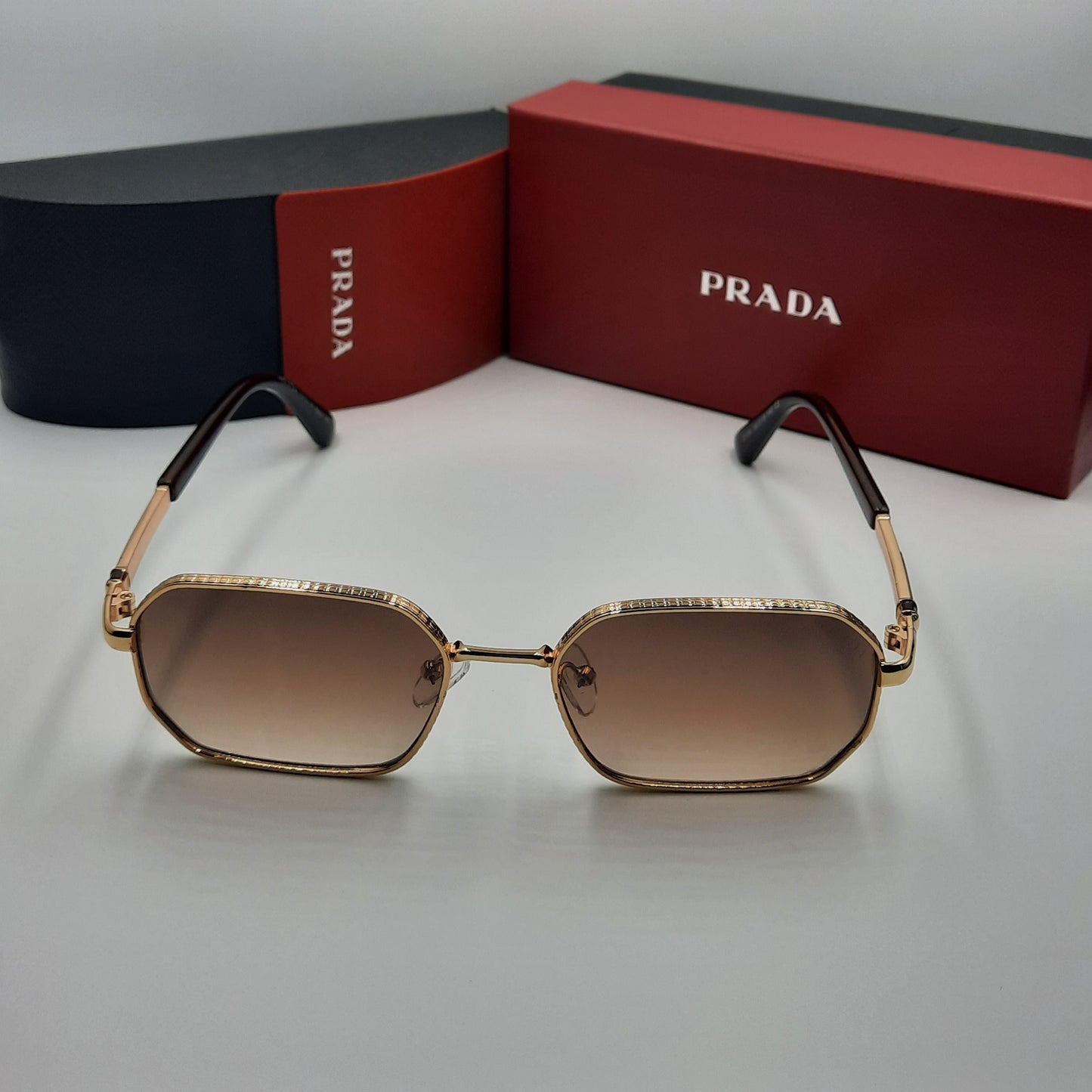 PRADA doré marron