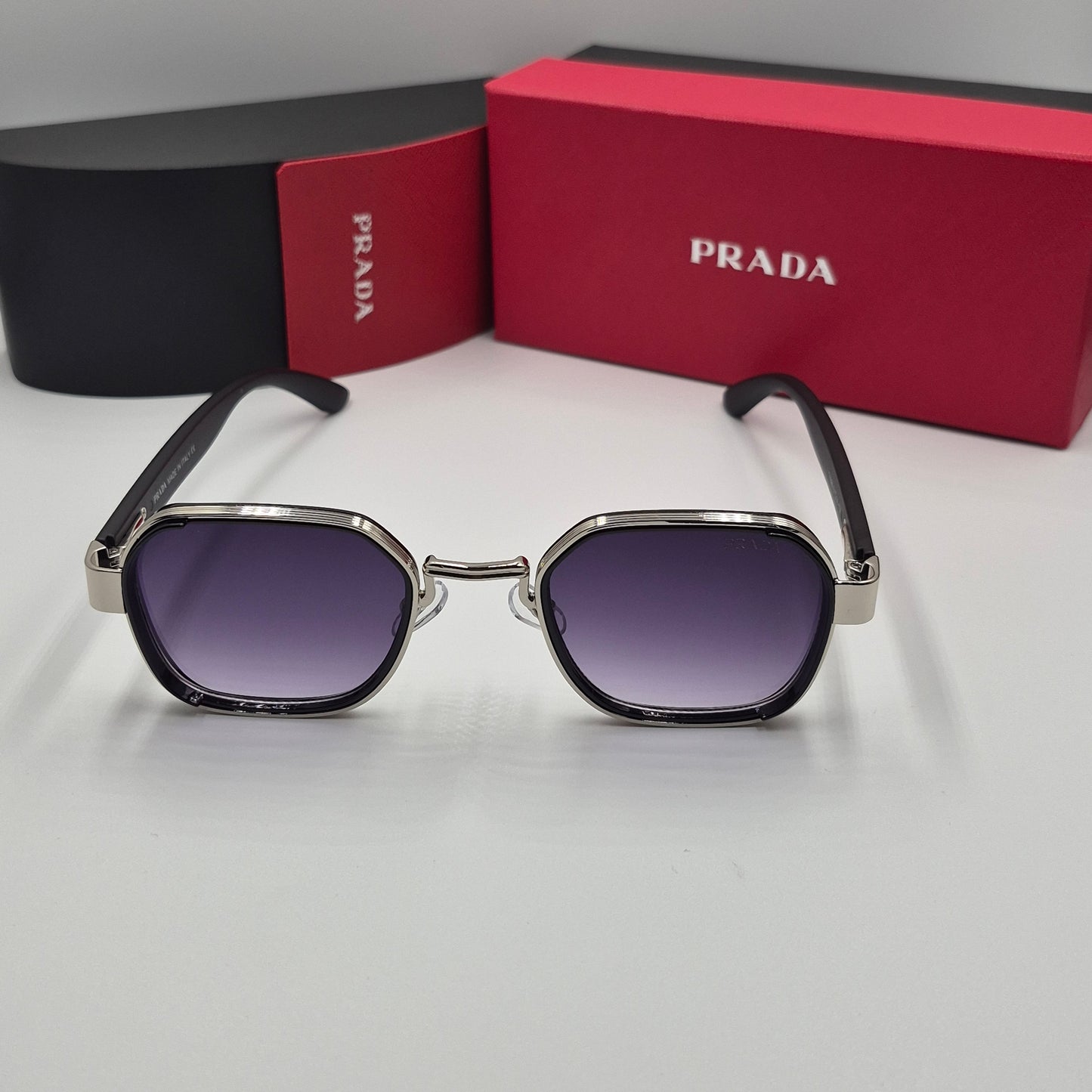 PRADA noir argent rouge flexible